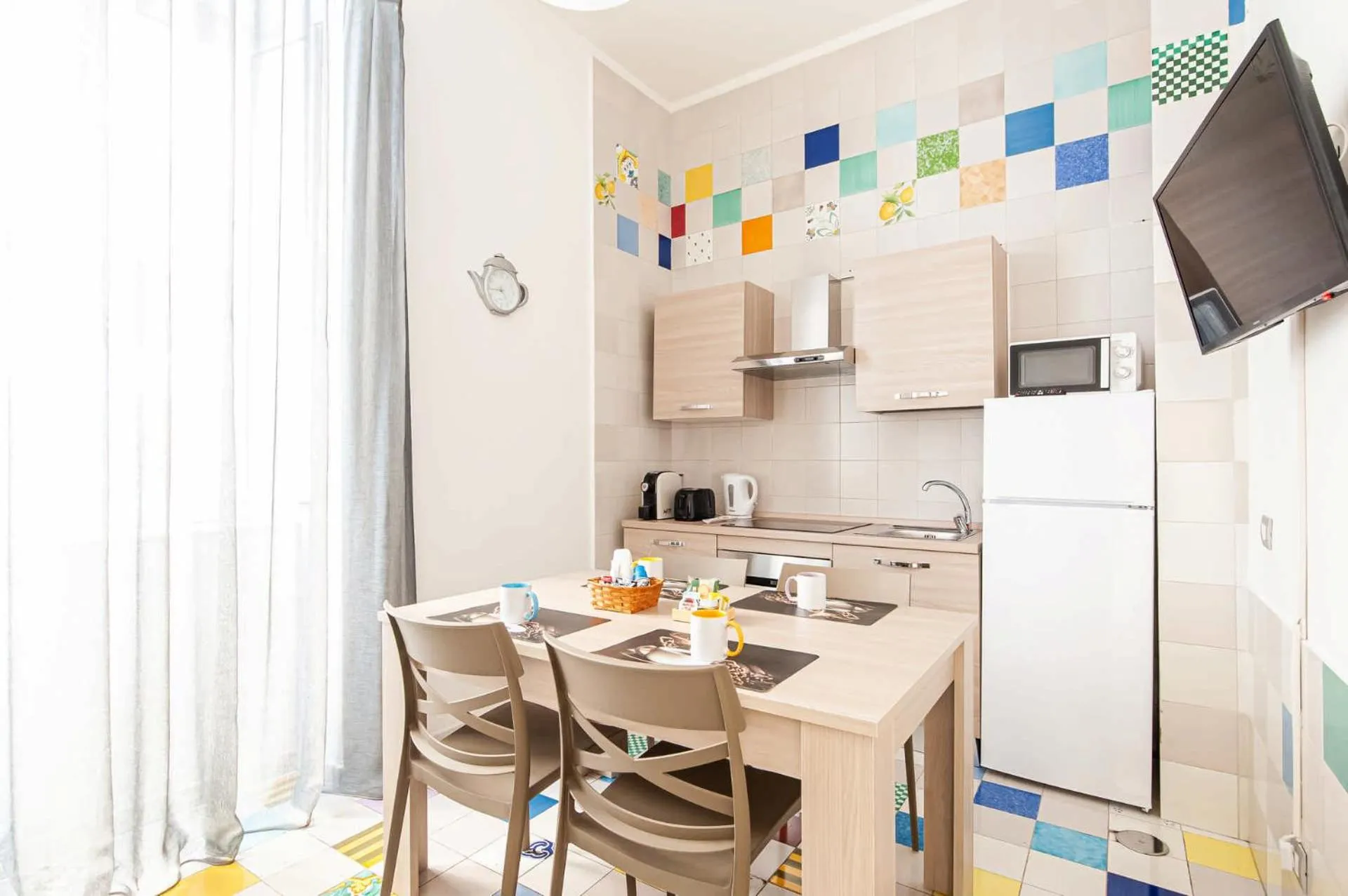 TV and multimedia in Appartamenti La Dimora di Parthenope Centro Storico