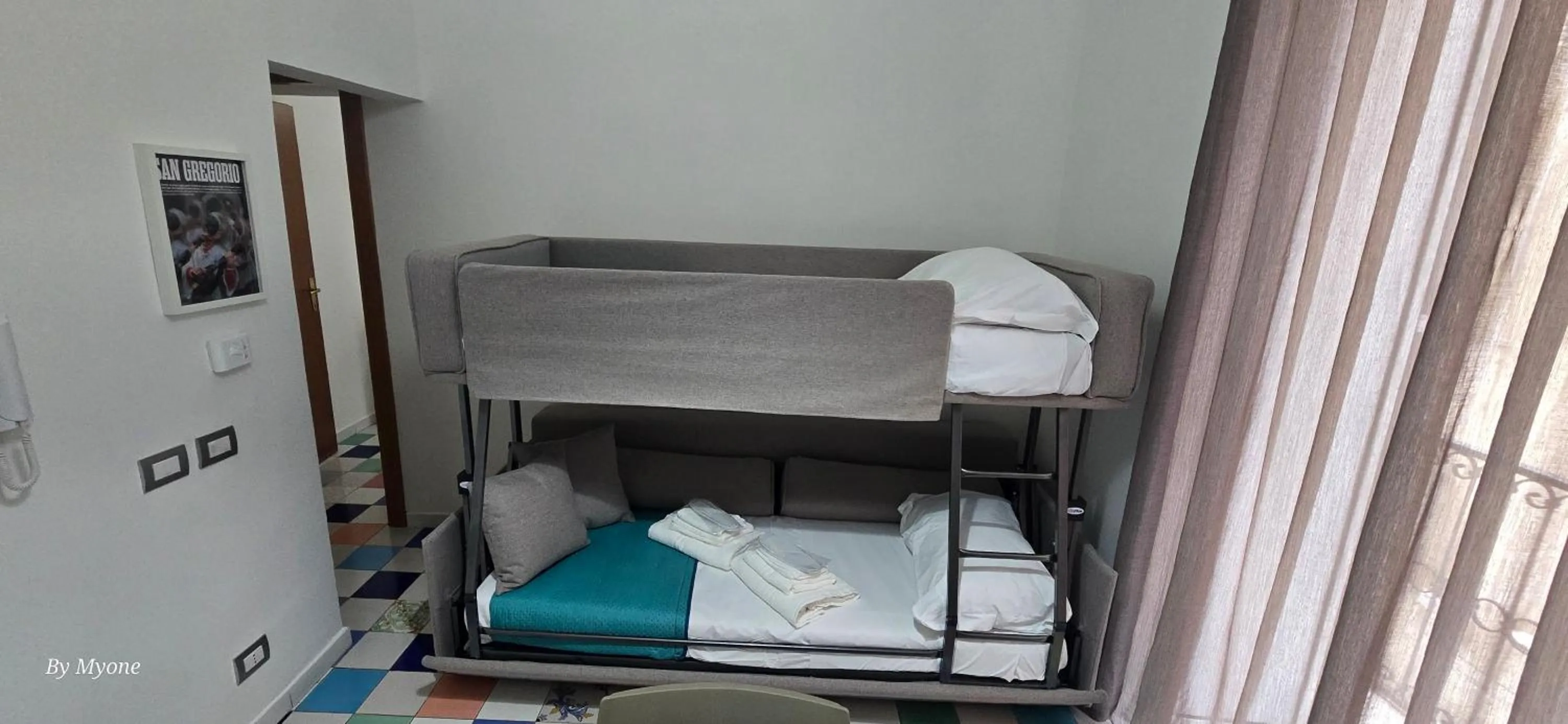 Bed in Appartamenti La Dimora di Parthenope Centro Storico