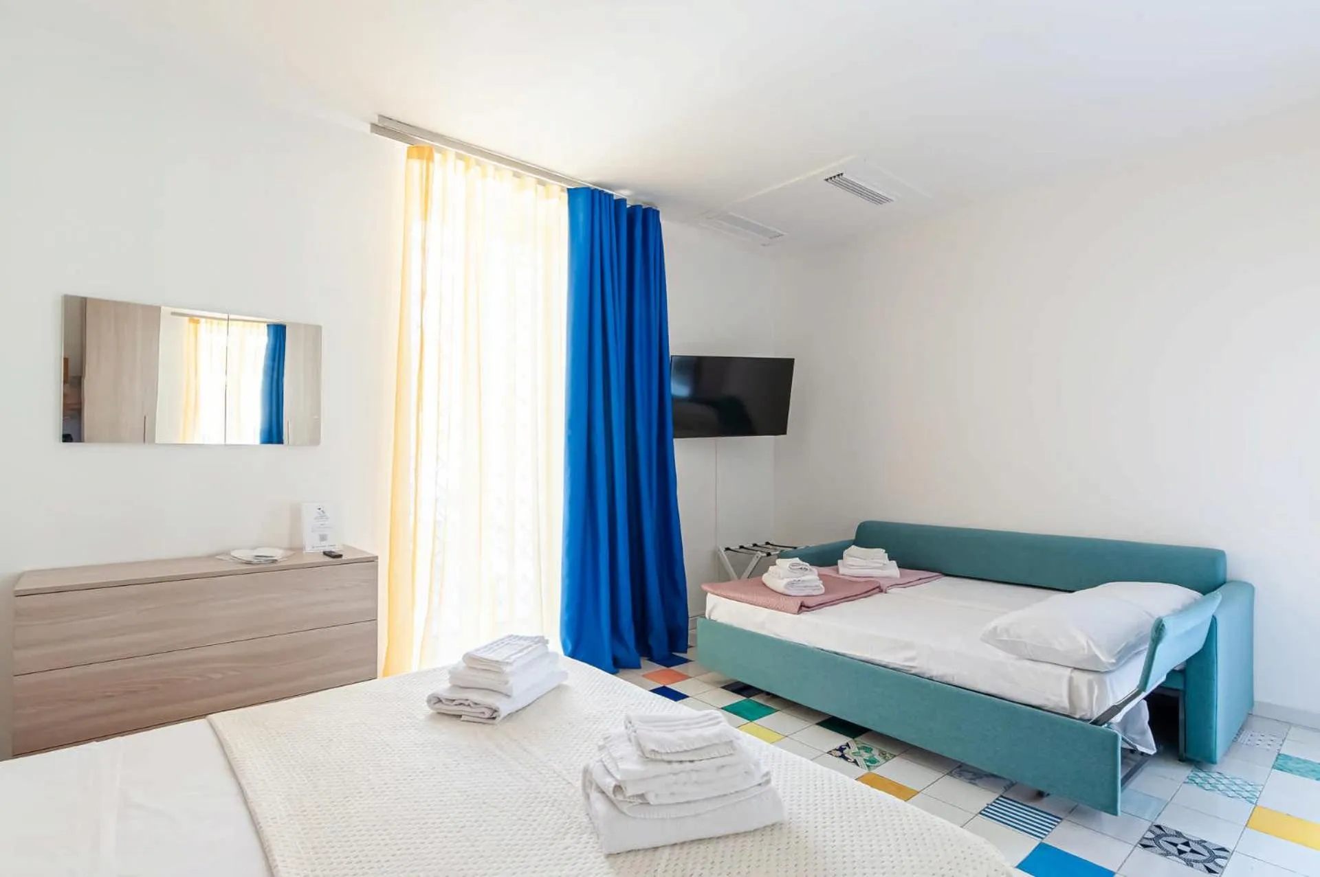 Bed in Appartamenti La Dimora di Parthenope Centro Storico