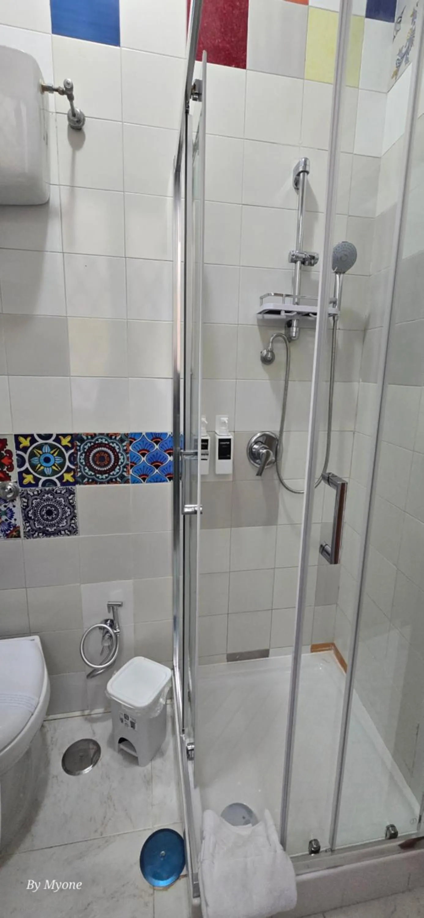 Shower in Appartamenti La Dimora di Parthenope Centro Storico