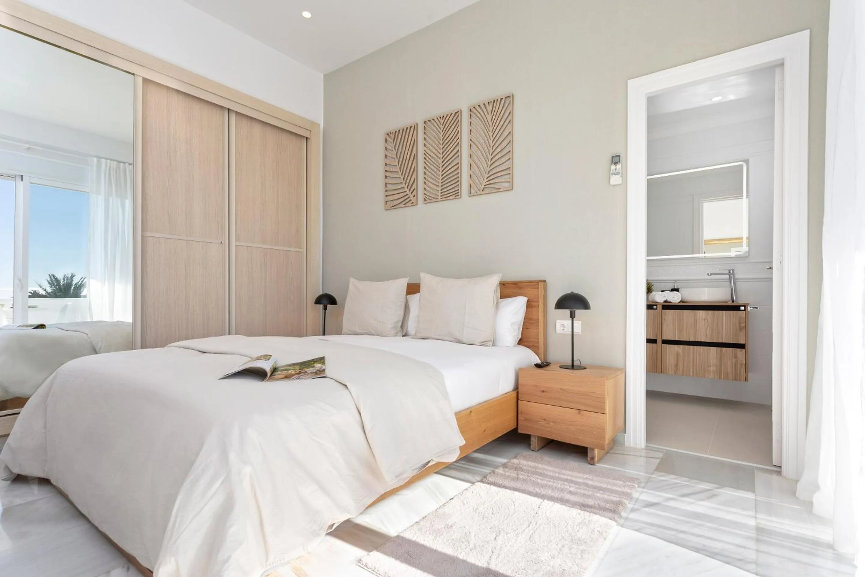 Bathroom, Bed in Genteel Home Royal Garden