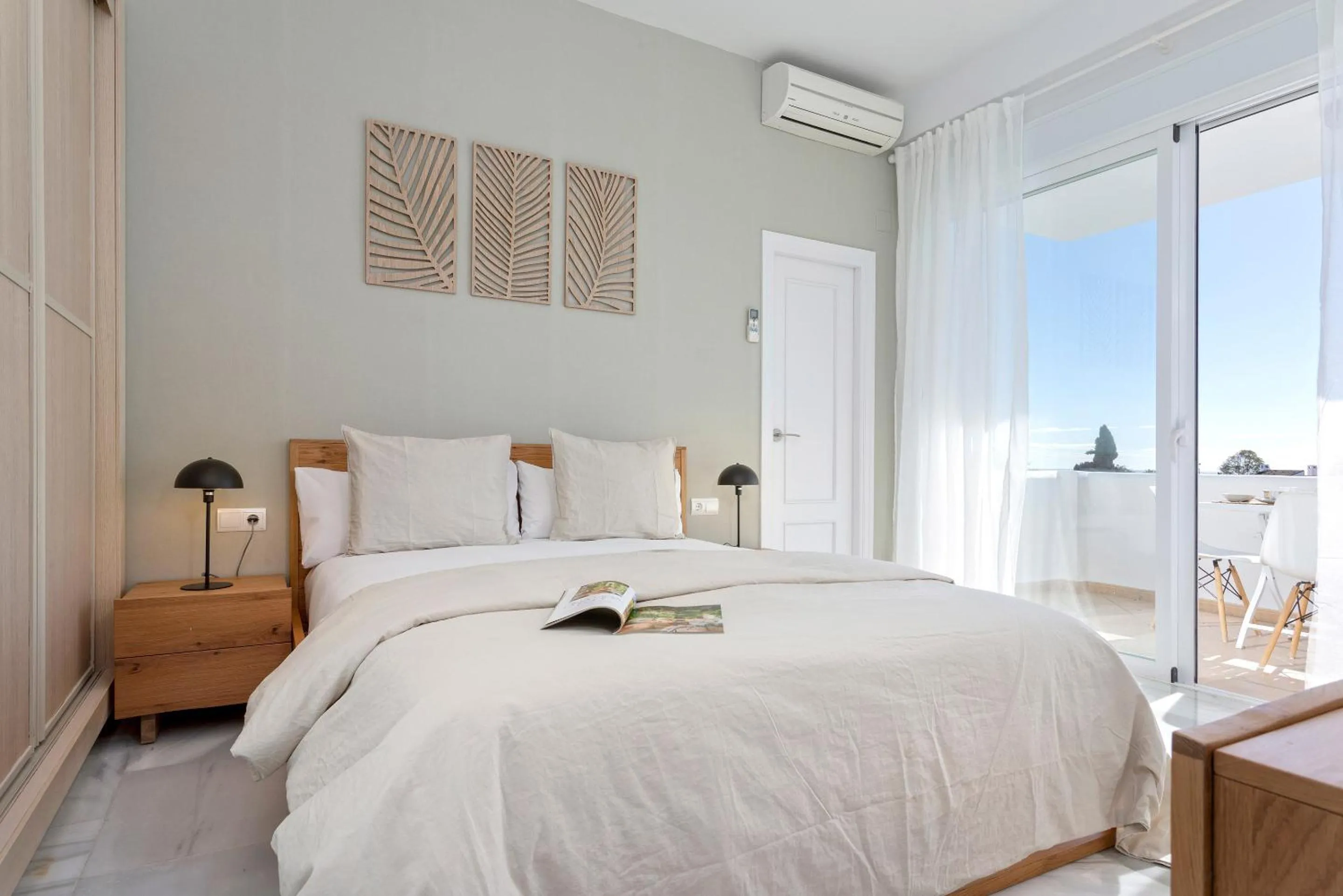 Balcony/Terrace, Bed in Genteel Home Royal Garden
