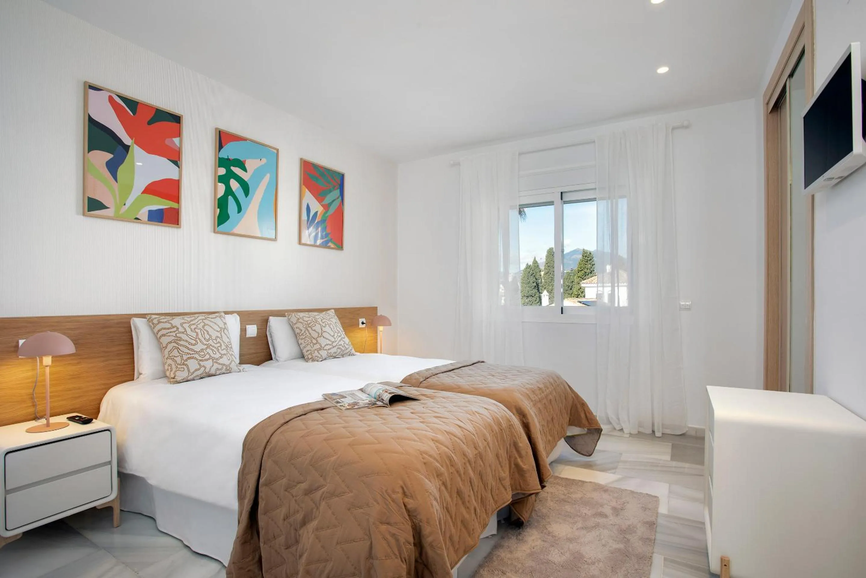 Other, Bed in Genteel Home Royal Garden
