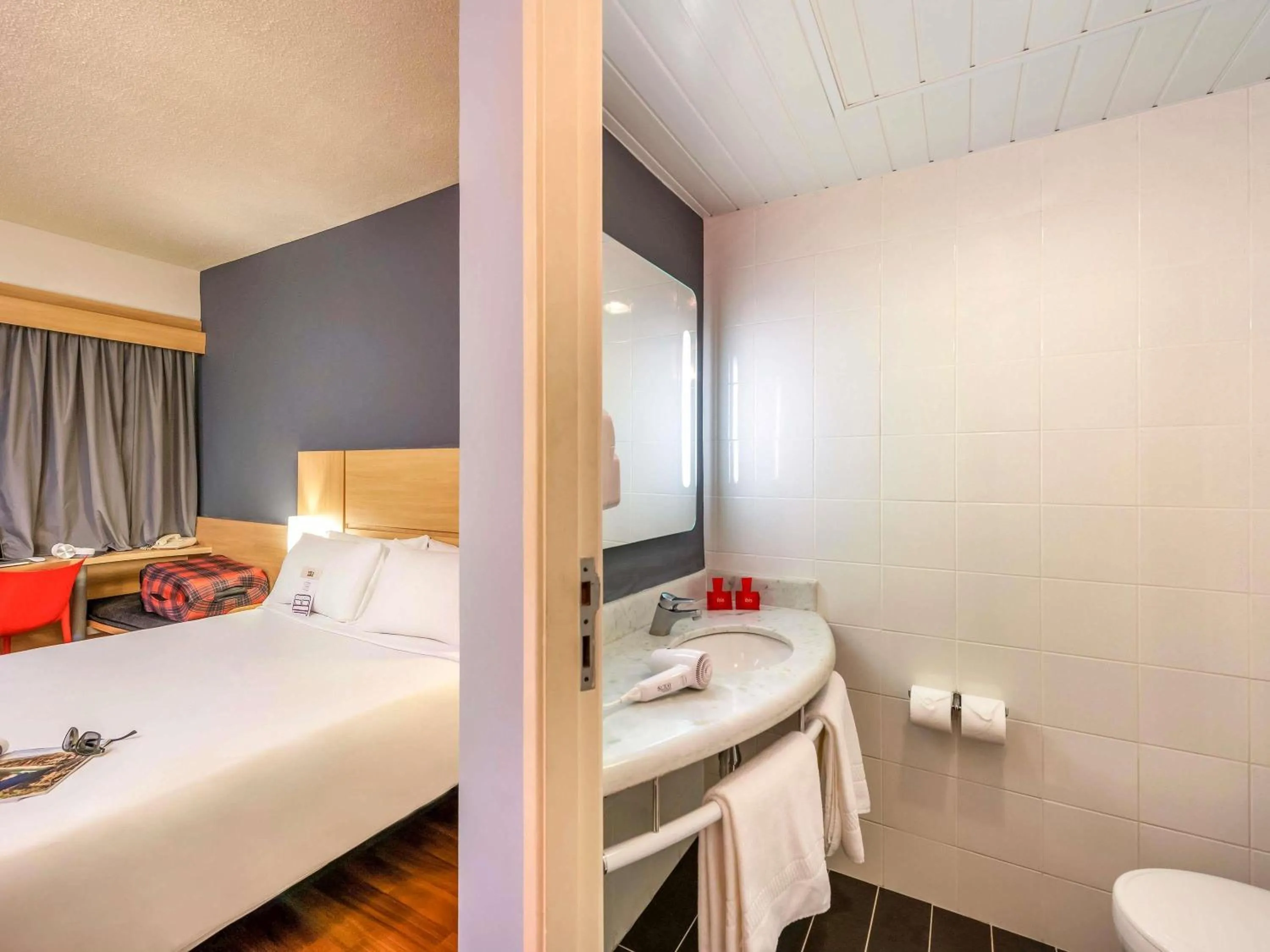 Bedroom, Bed in ibis Paulinia