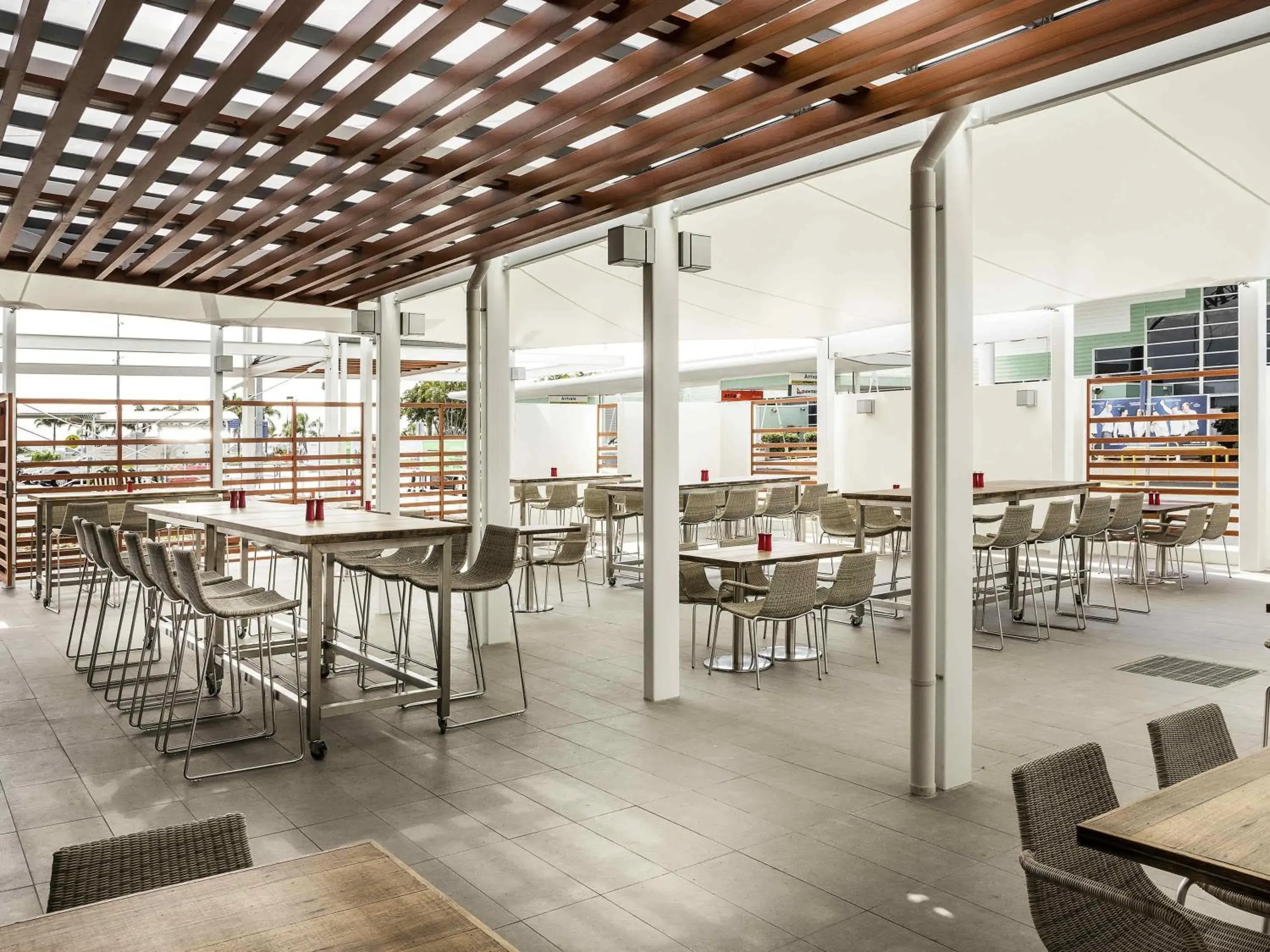 Lounge or bar in Ibis Mackay Lounge or bar in Ibis Mackay