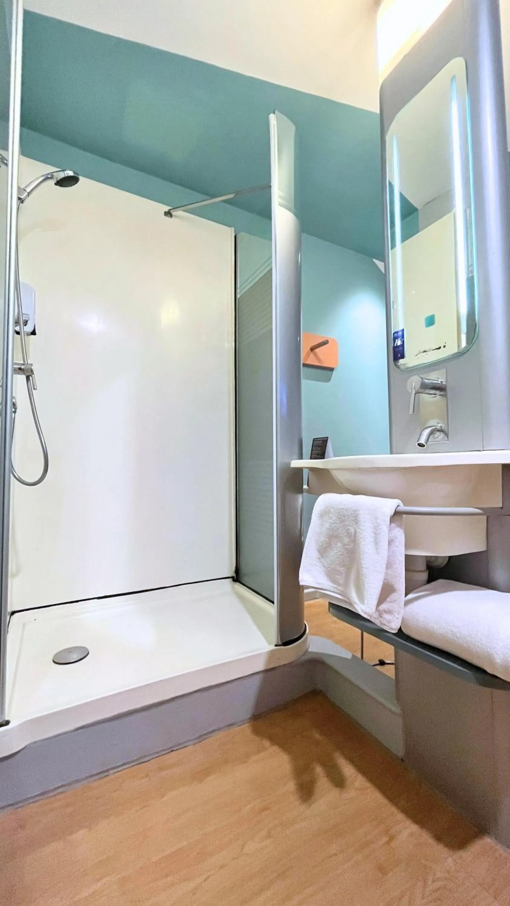 Bathroom in Ibis Budget Jakarta Airport
