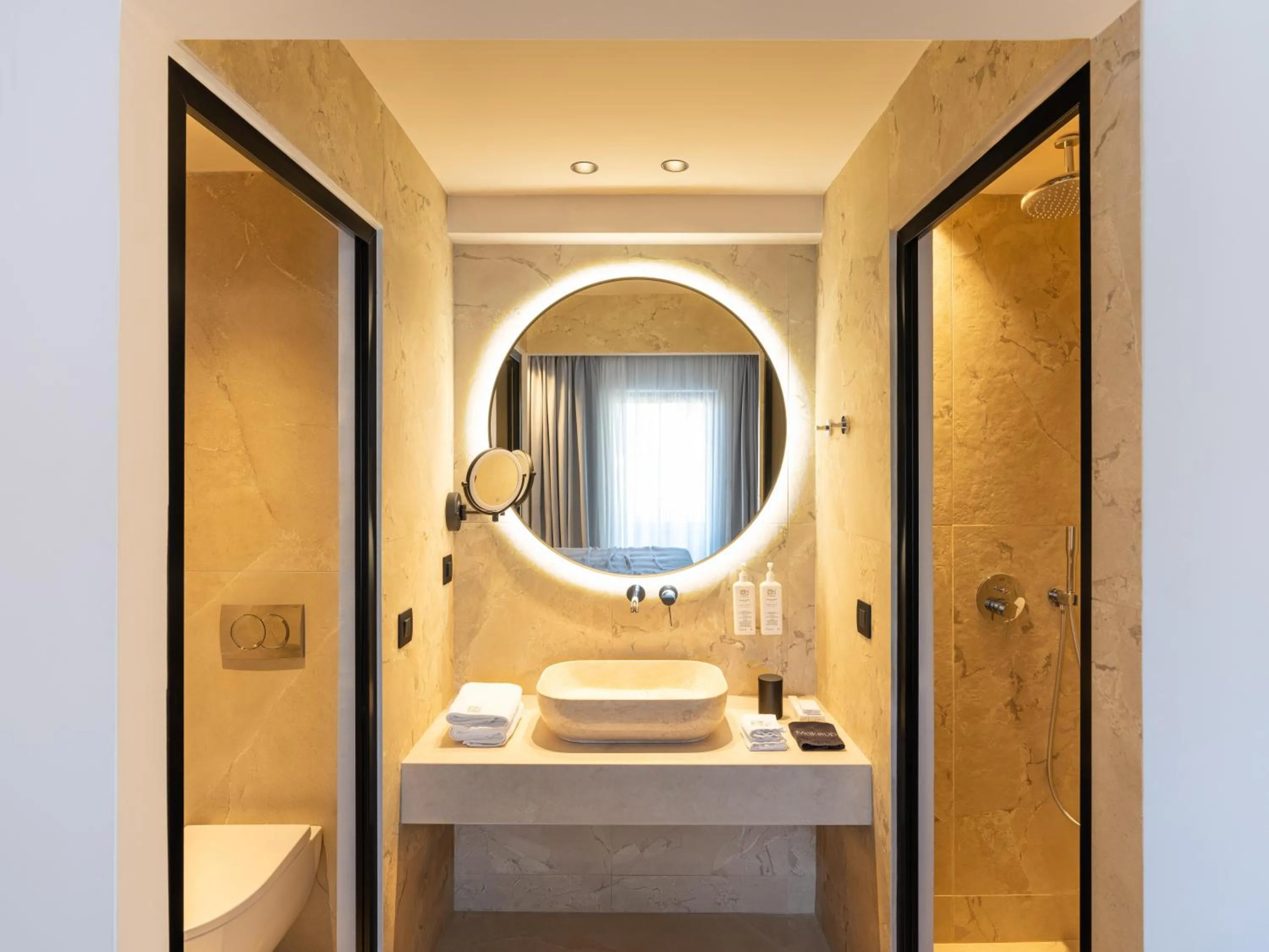 Shower in Cabú Hotel - Adults Only