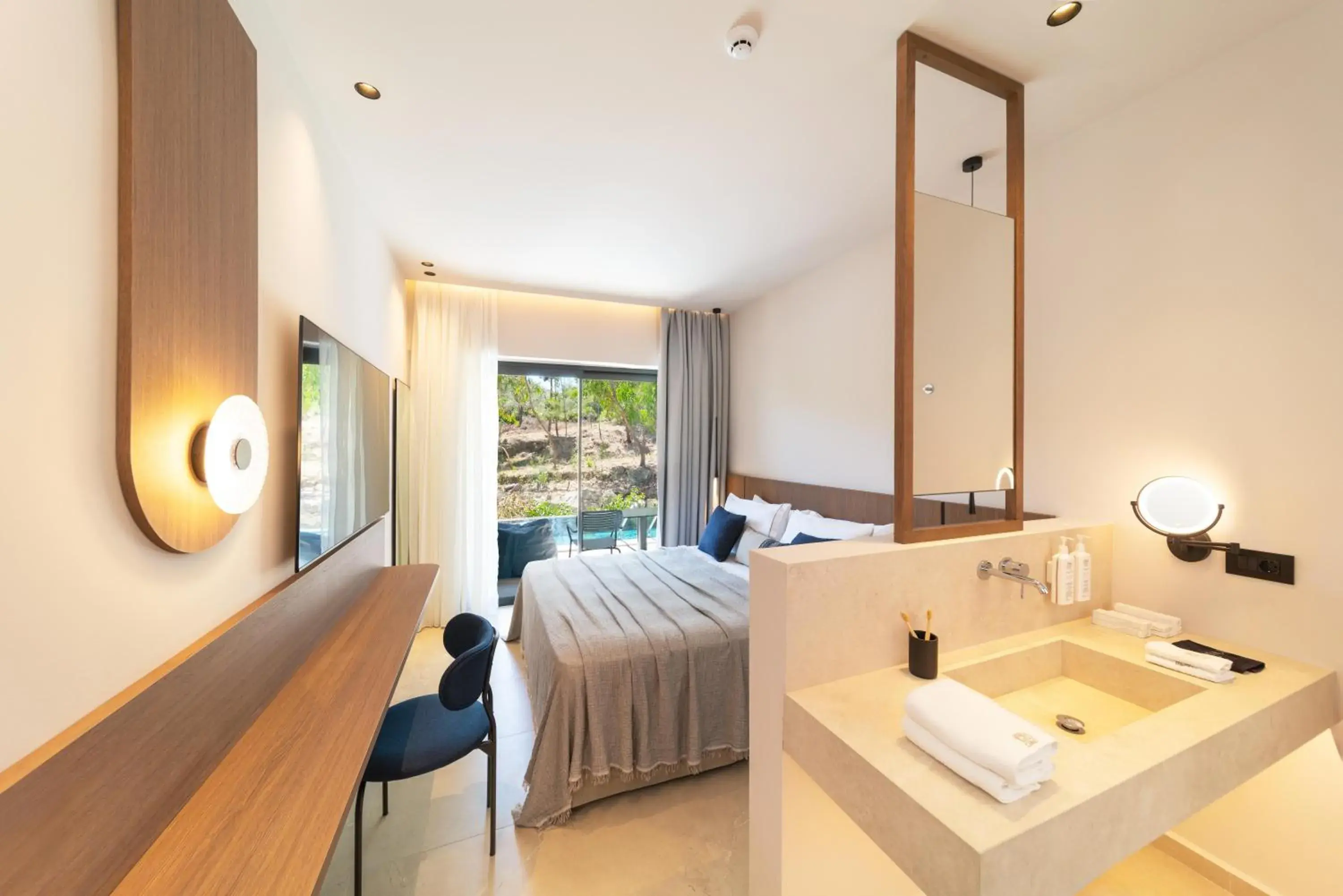 Deluxe Double or Twin Room with Pool Access - single occupancy in Cabú Hotel - Adults Only Deluxe Double or Twin Room with Pool Access - single occupancy in Cabú Hotel - Adults Only