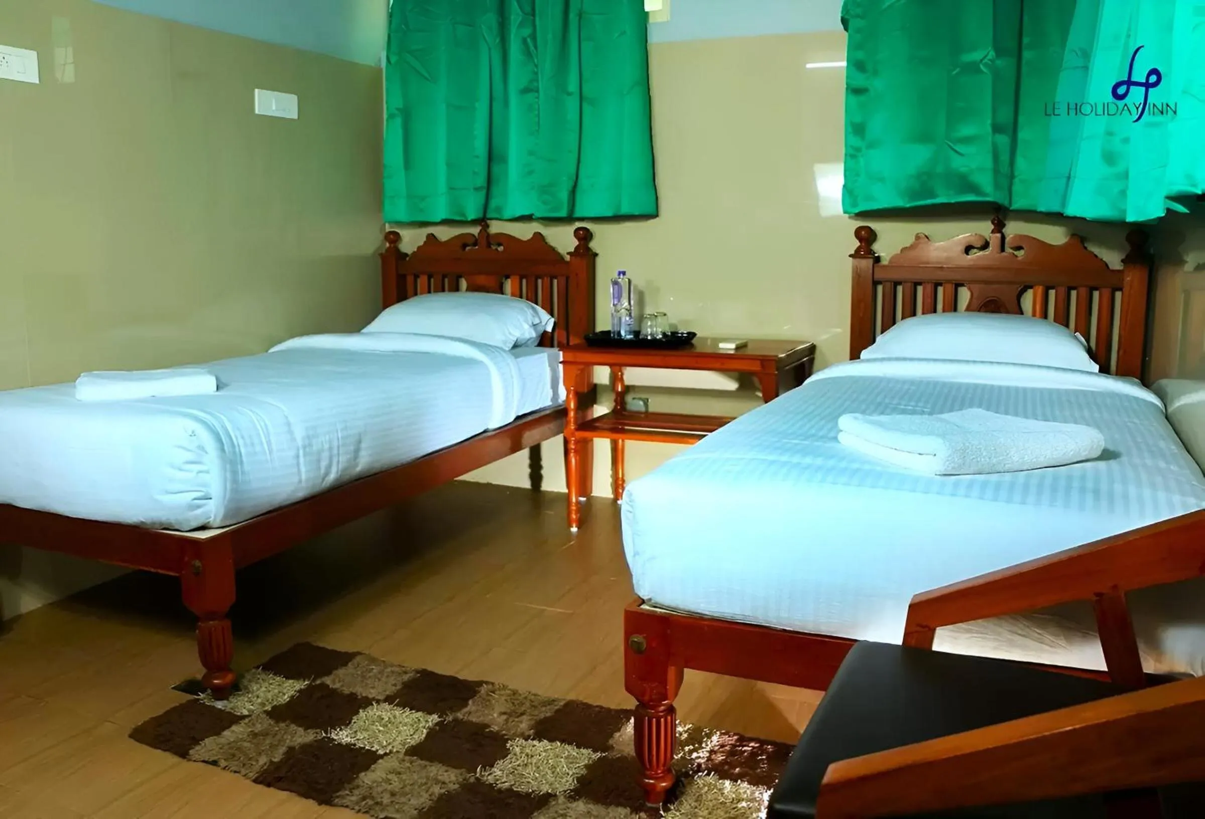 Bed in Le Holiday Inn