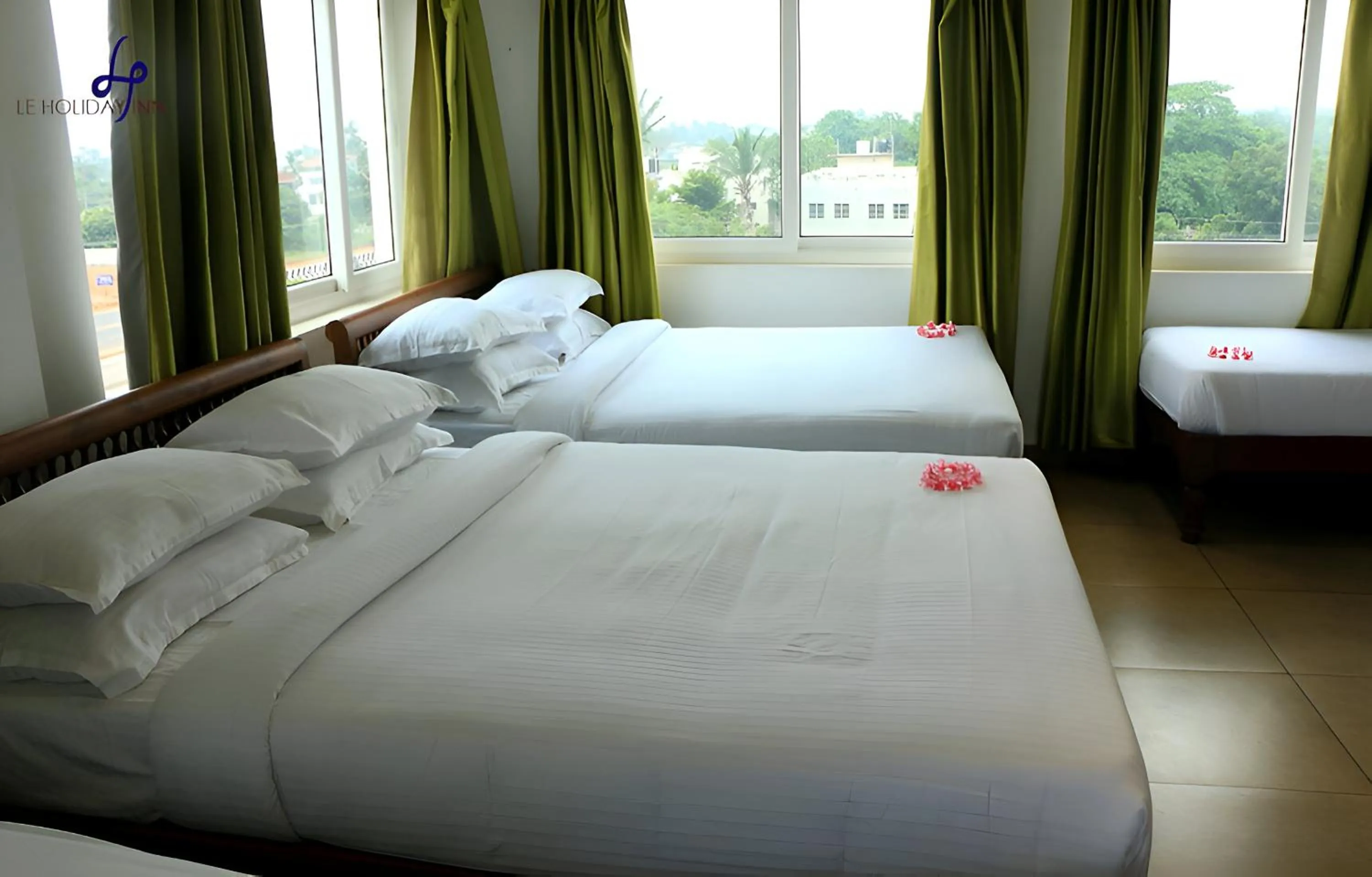 Bed in Le Holiday Inn