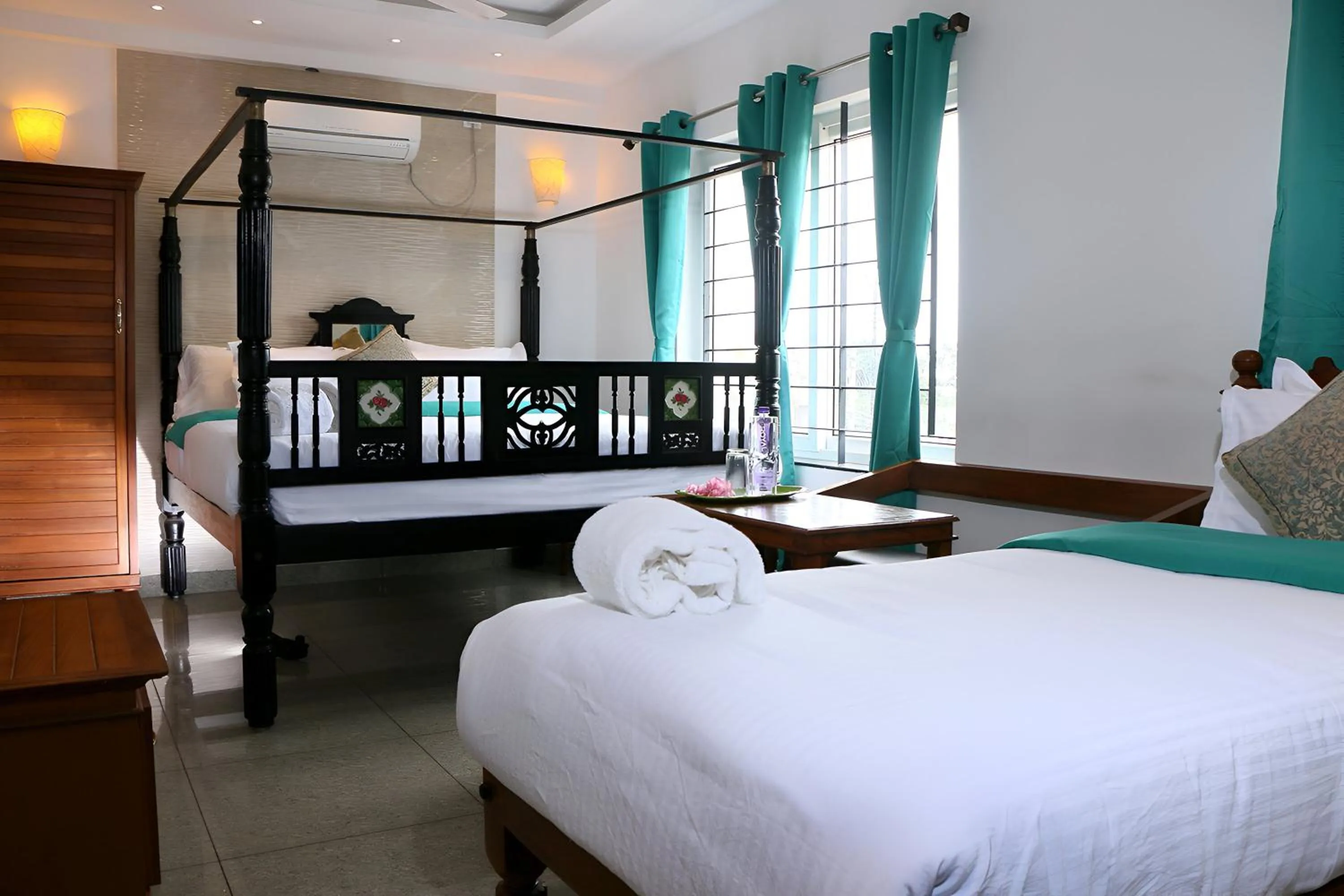 Bed in Le Holiday Inn