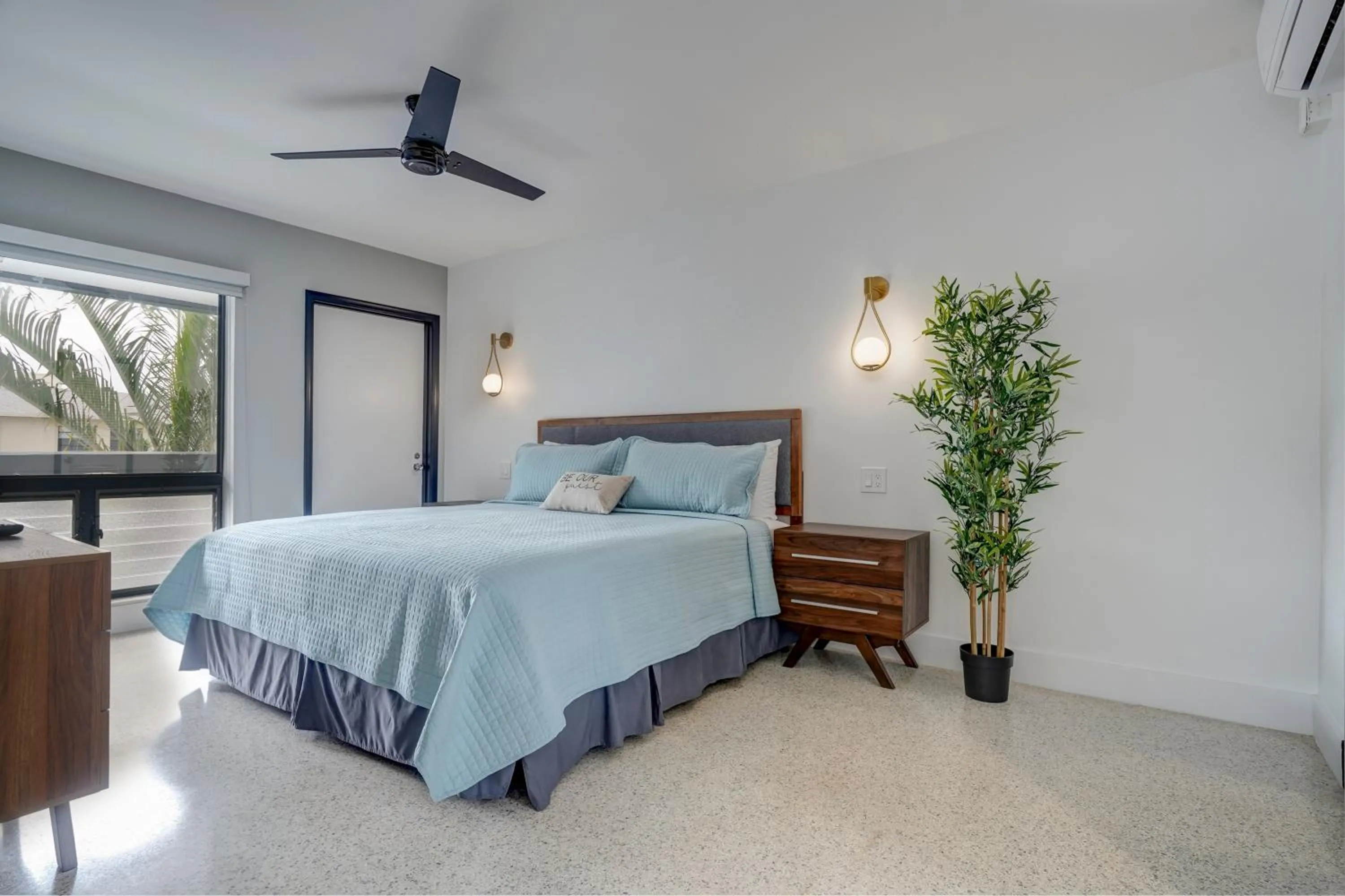 Bed in Ocean Villas of Deerfield