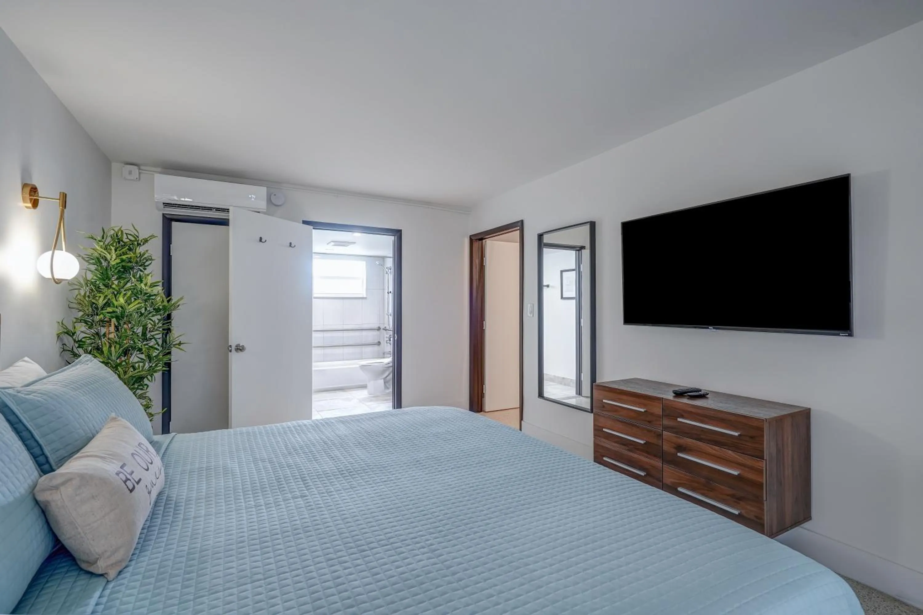 Bed in Ocean Villas of Deerfield