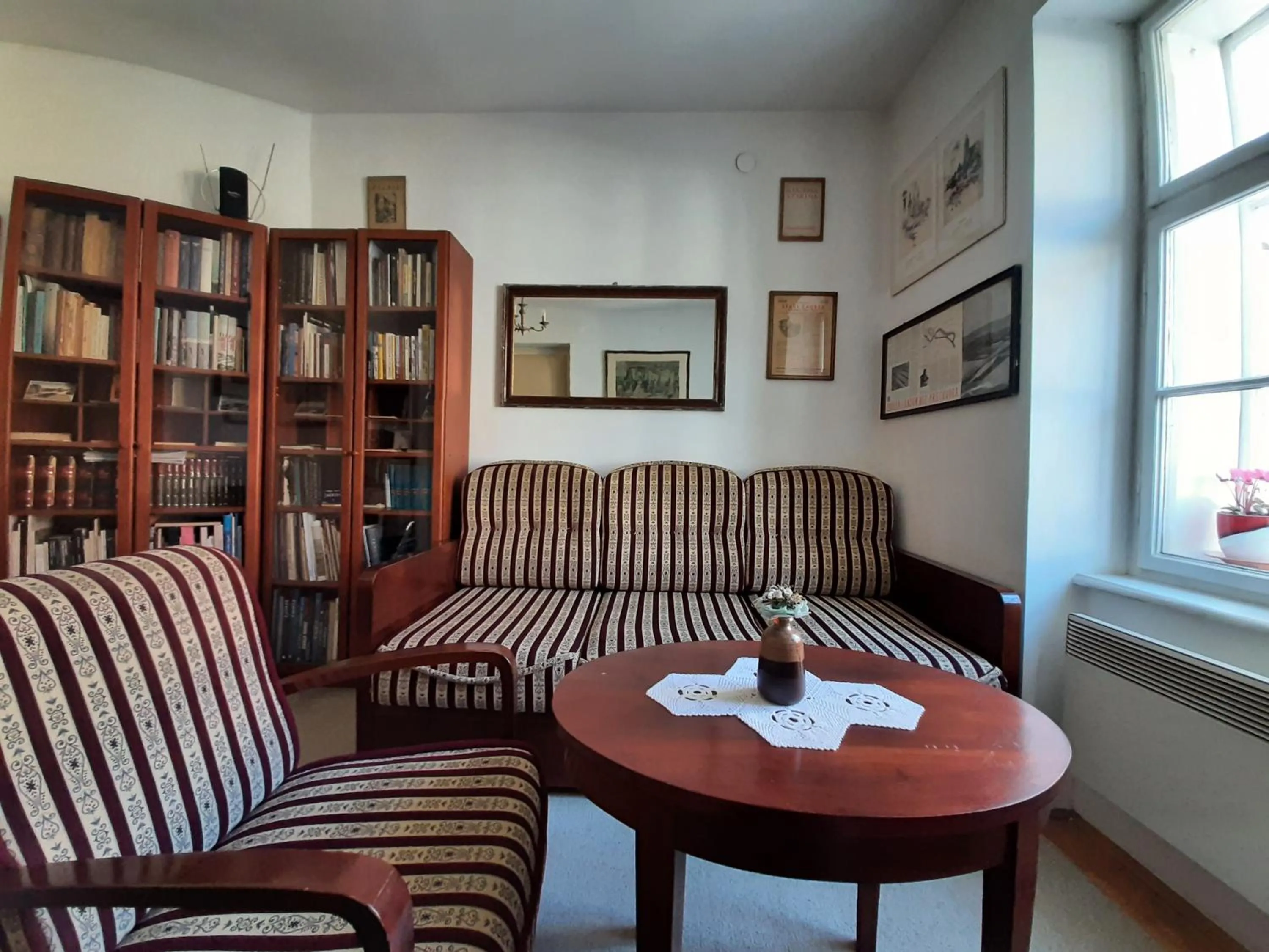 Living room in Apartment History