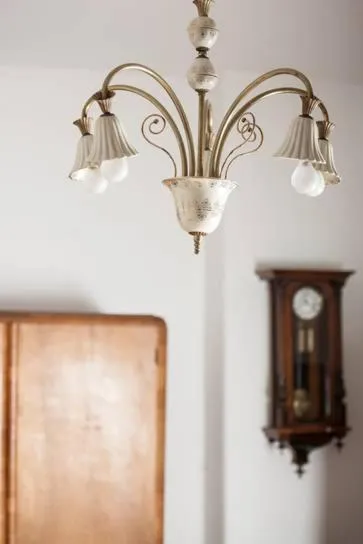 Decorative detail in Apartment History