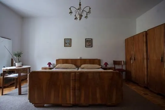 Bedroom, Bed in Apartment History