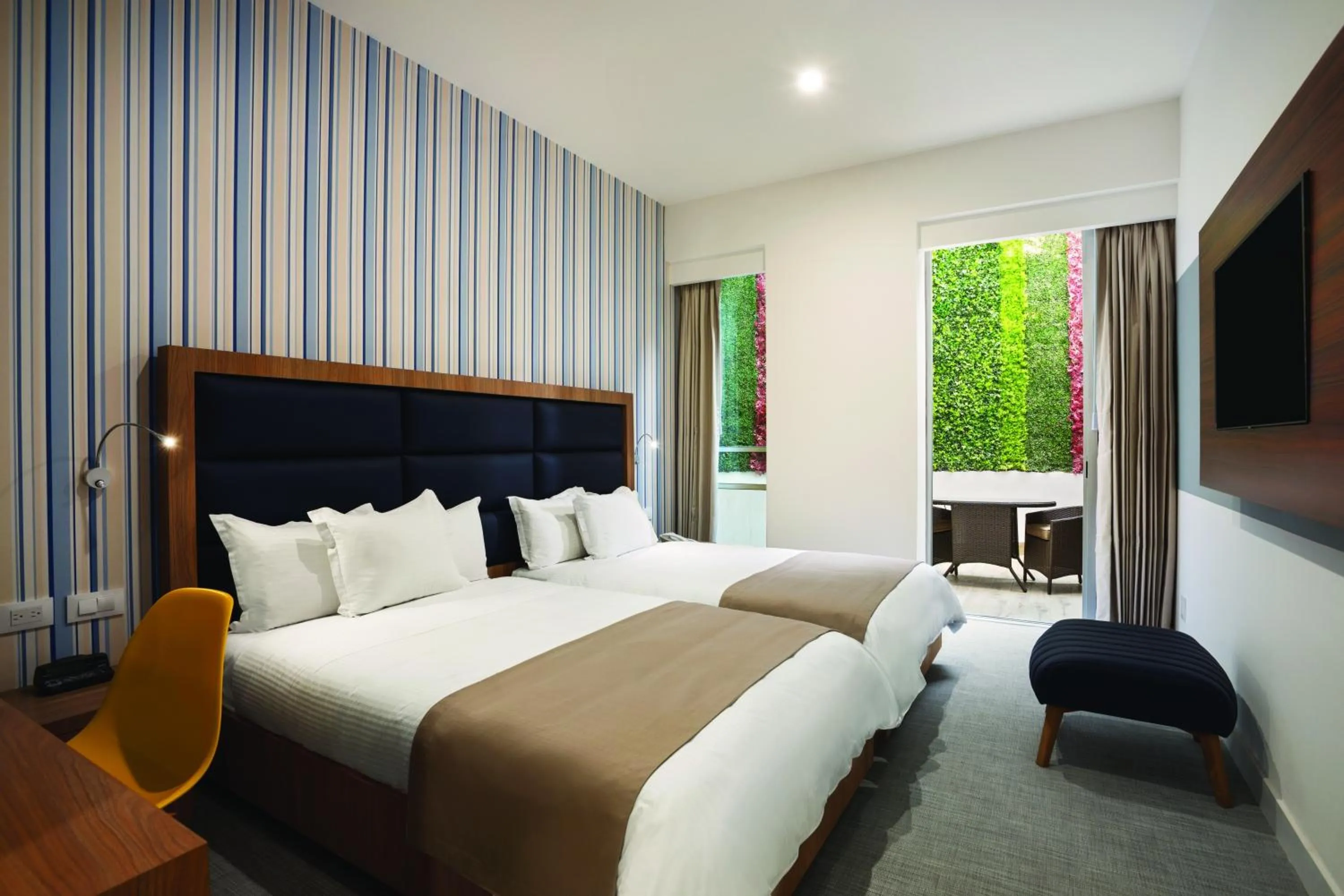 Balcony/Terrace, Bed in TRYP by Wyndham Mexico City World Trade Center Area