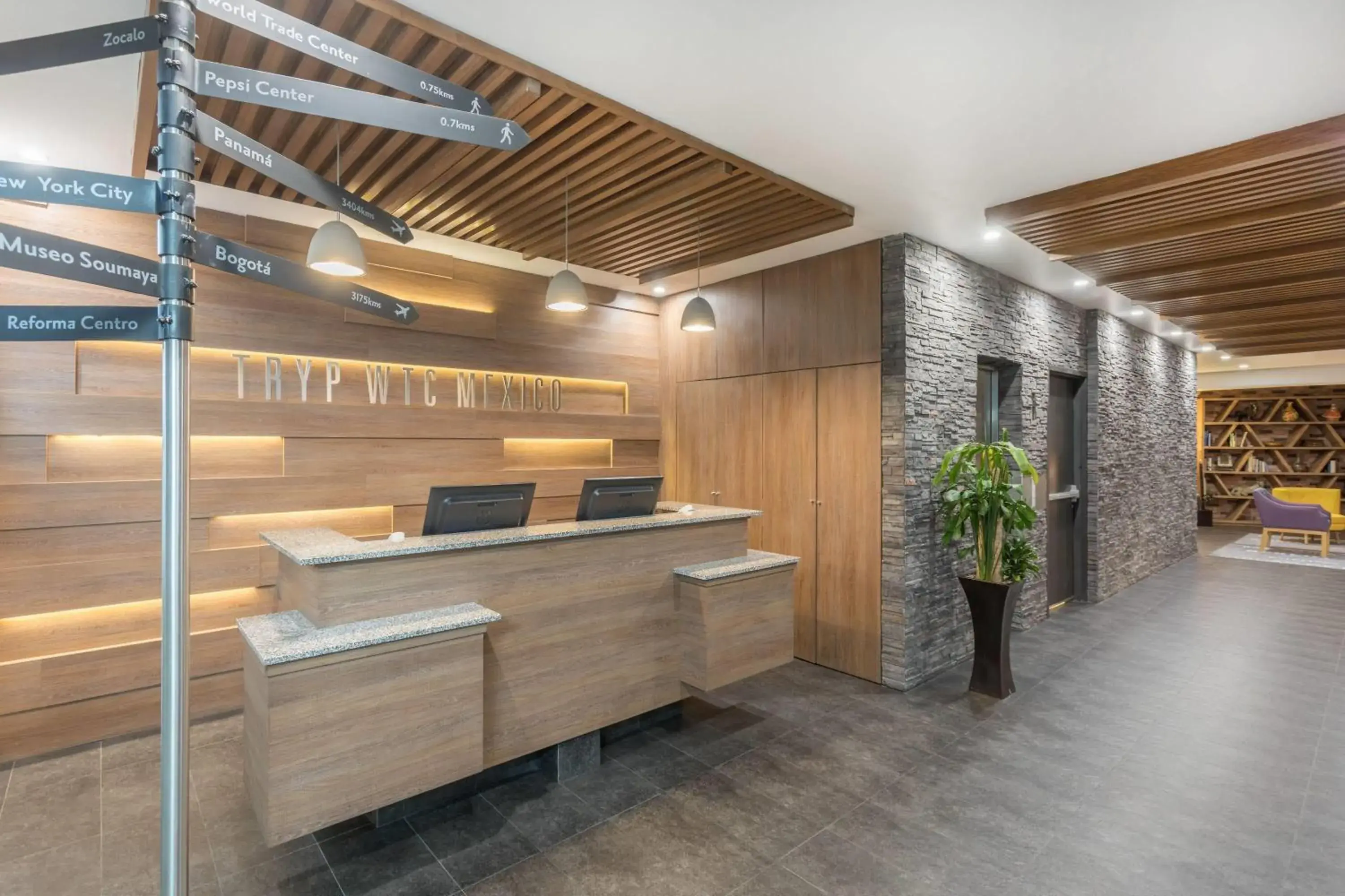 Lobby or reception in TRYP by Wyndham Mexico City World Trade Center Area Lobby or reception in TRYP by Wyndham Mexico City World Trade Center Area