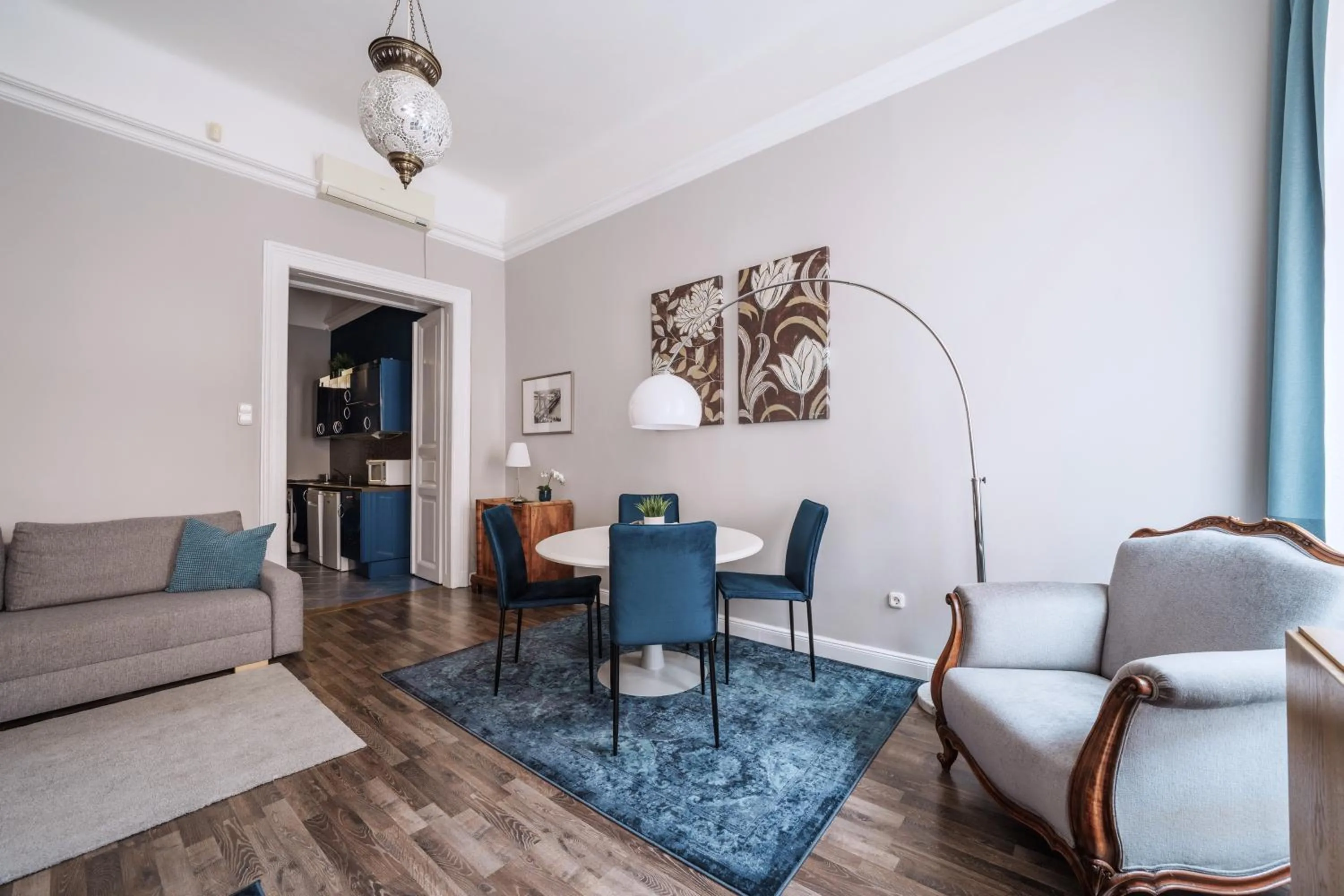 Living room in New York Cafe Apartment in Center