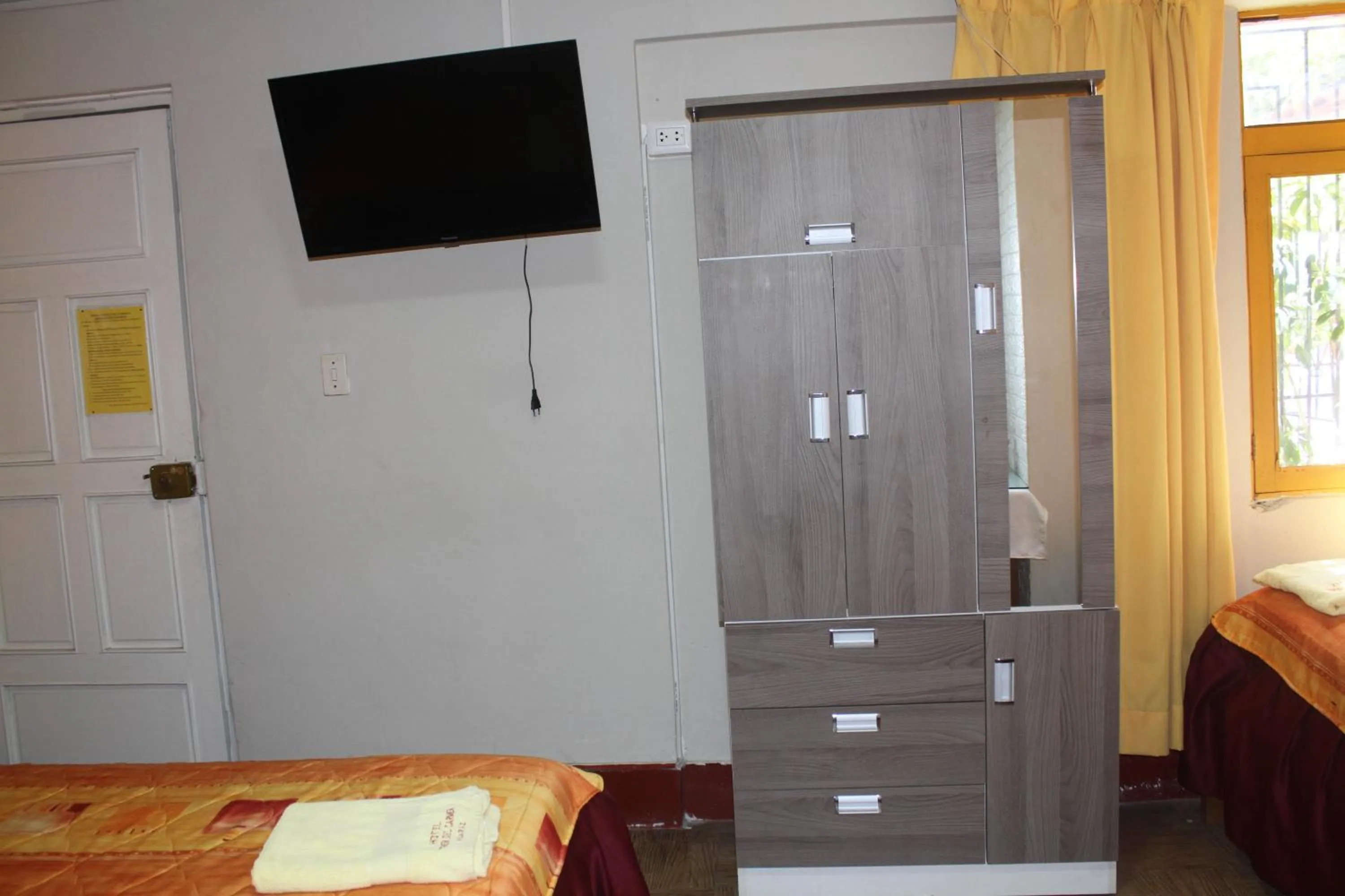 Communal lounge/ TV room, Bed in Hotel Virgen del Carmen - Huaraz