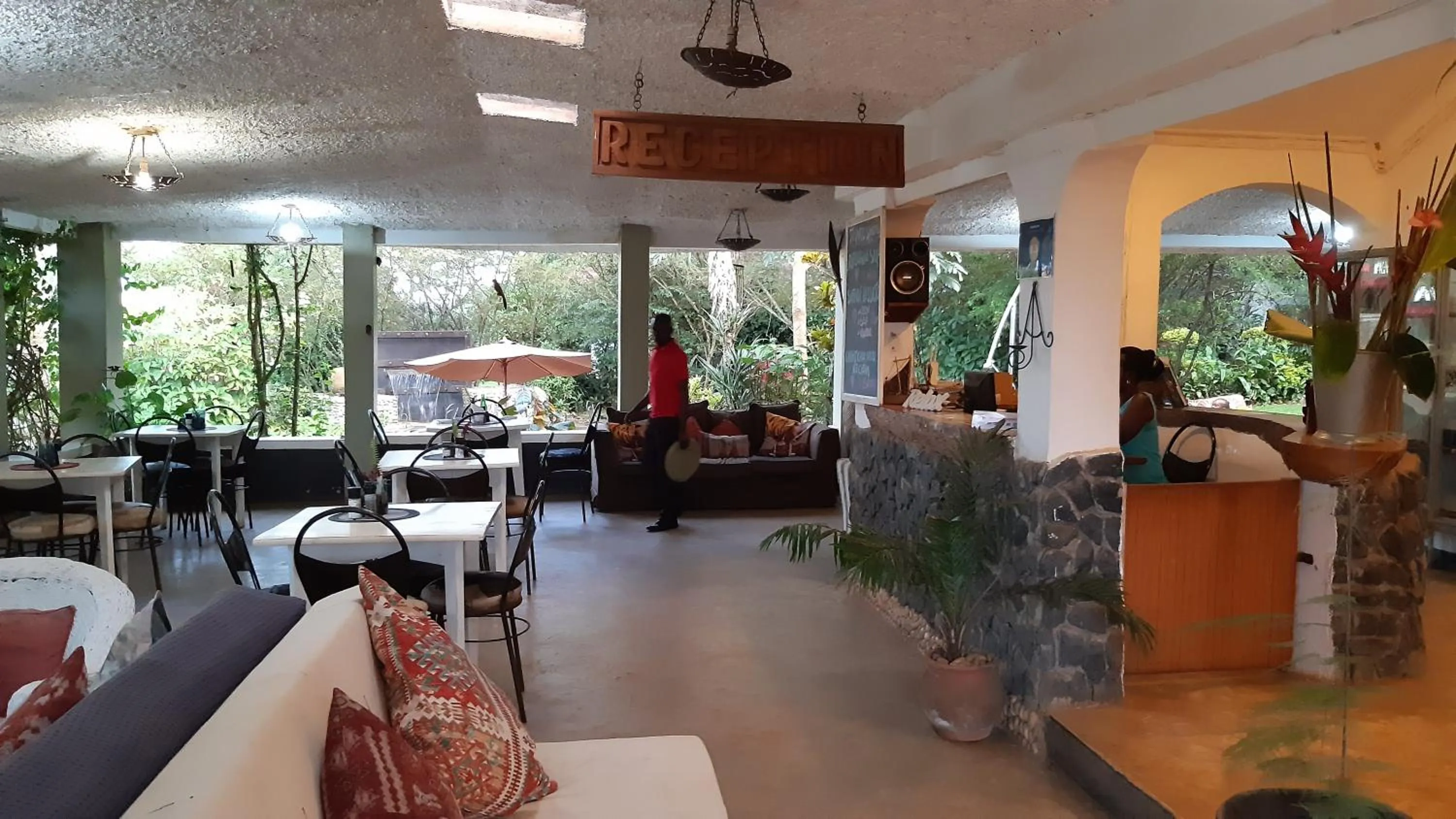 Restaurant/places to eat in Gately Inn Entebbe