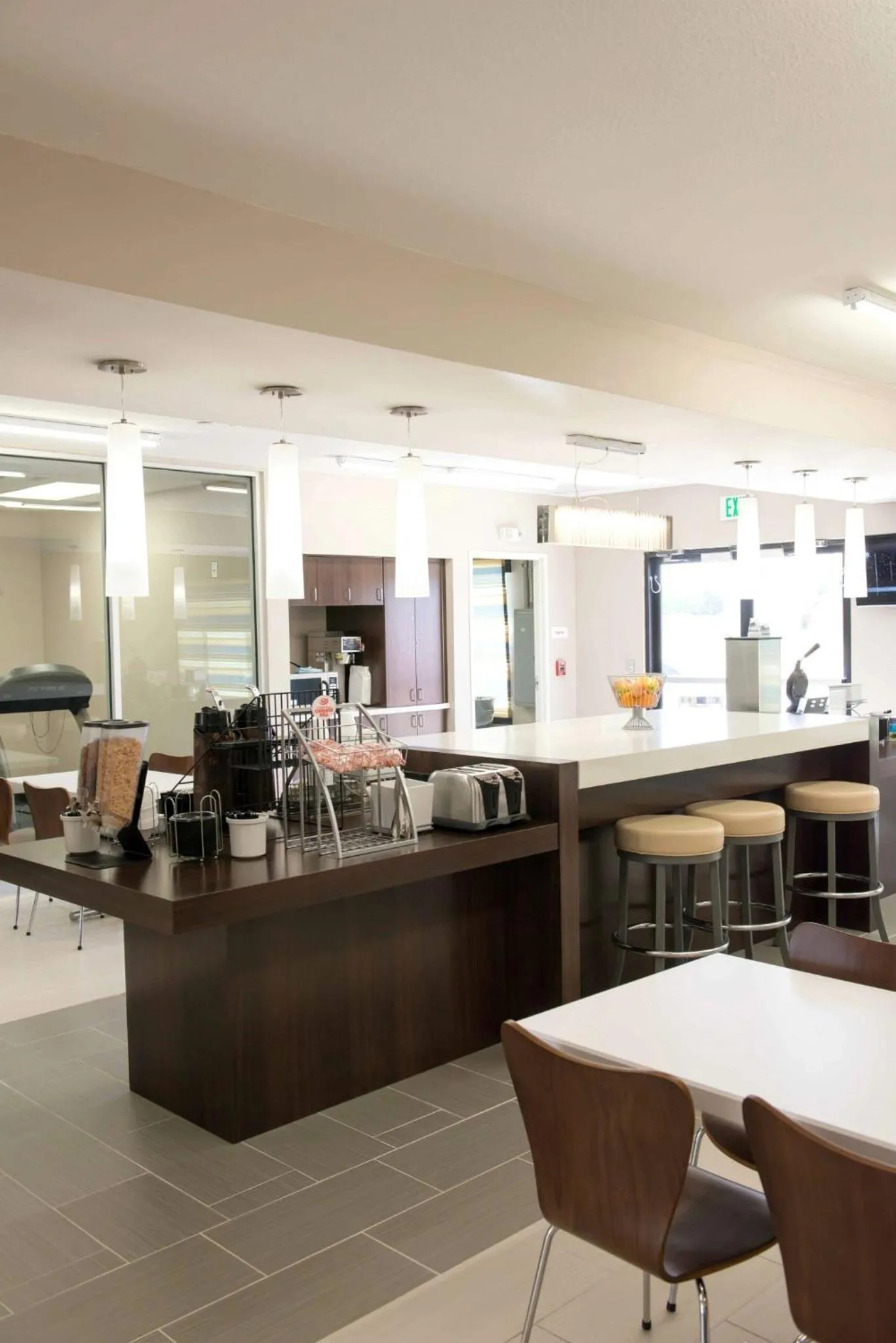 Super 8 by Wyndham Stanton