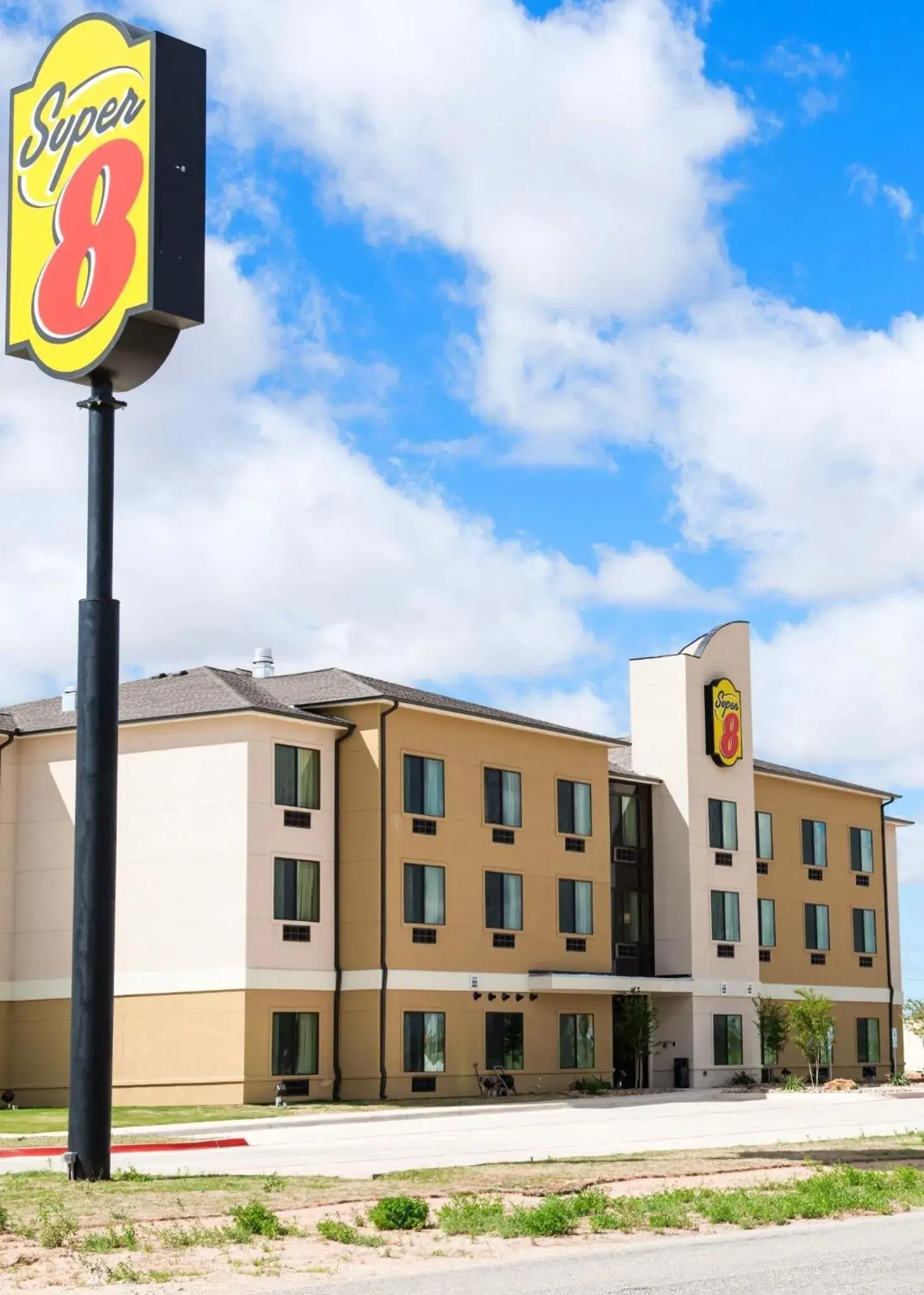 Property building in Super 8 by Wyndham Stanton Property building in Super 8 by Wyndham Stanton