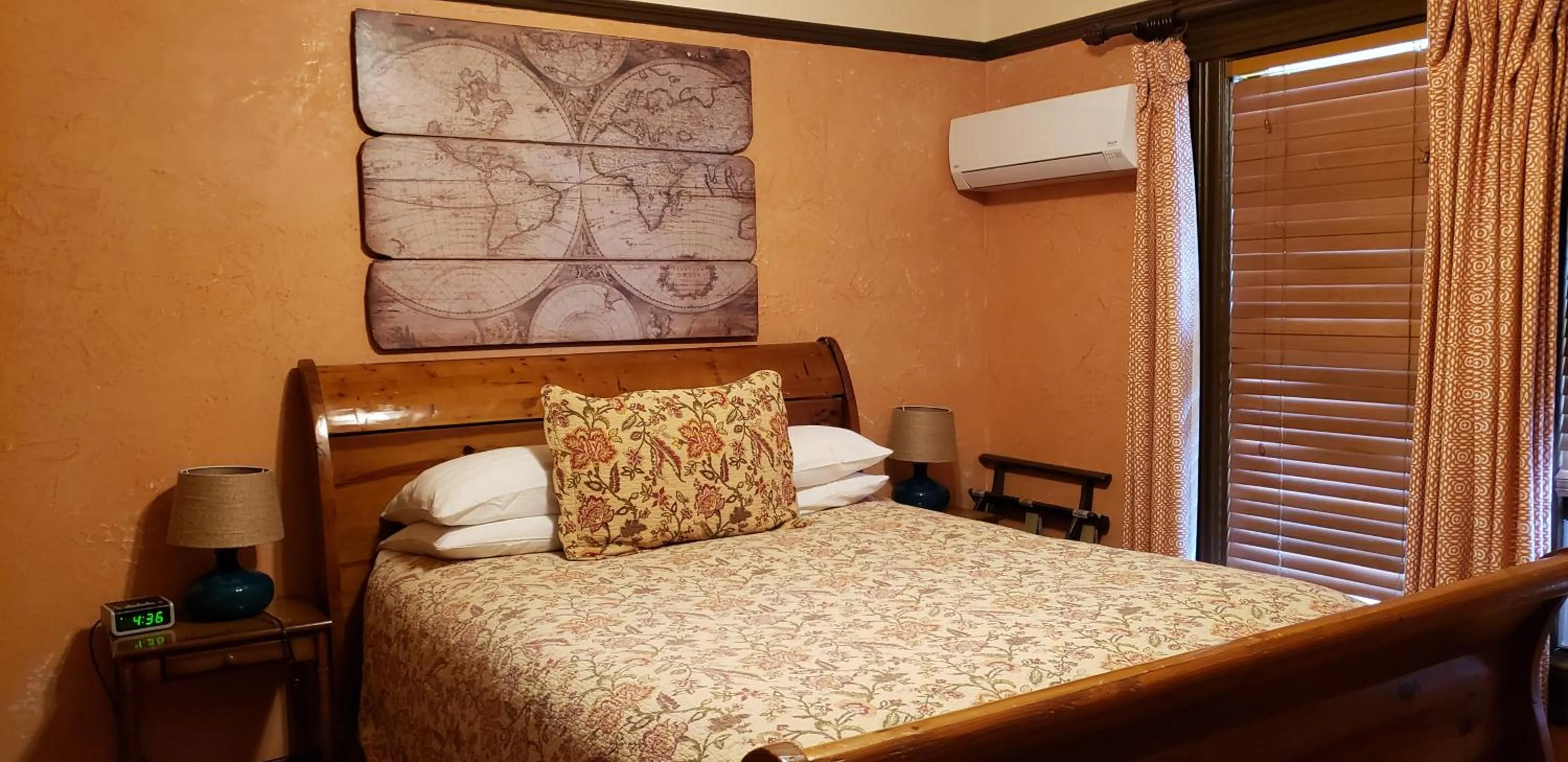 Bed in Cabernet House, an Old World Inn