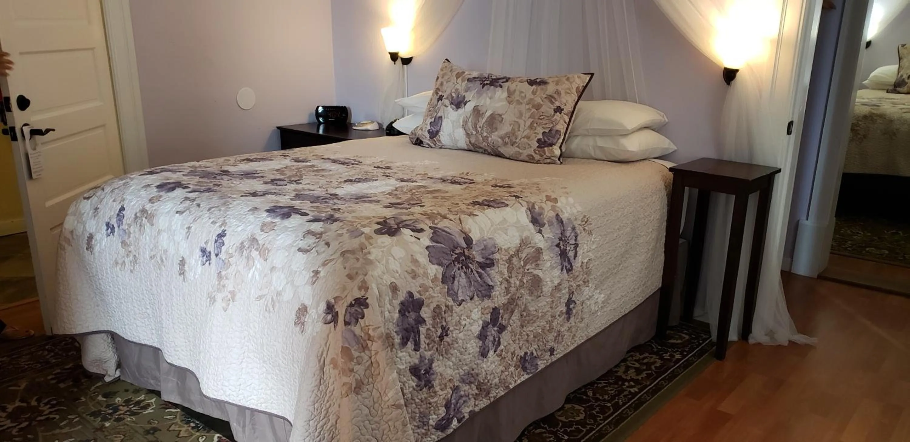 Bed in Cabernet House, an Old World Inn