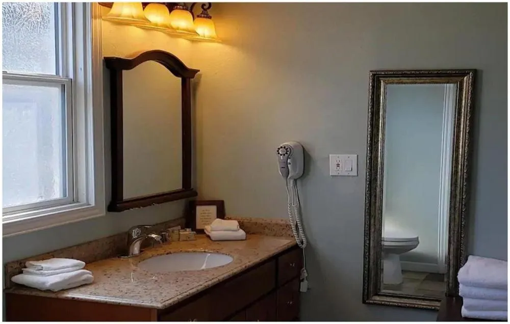 Cabernet House, an Old World Inn