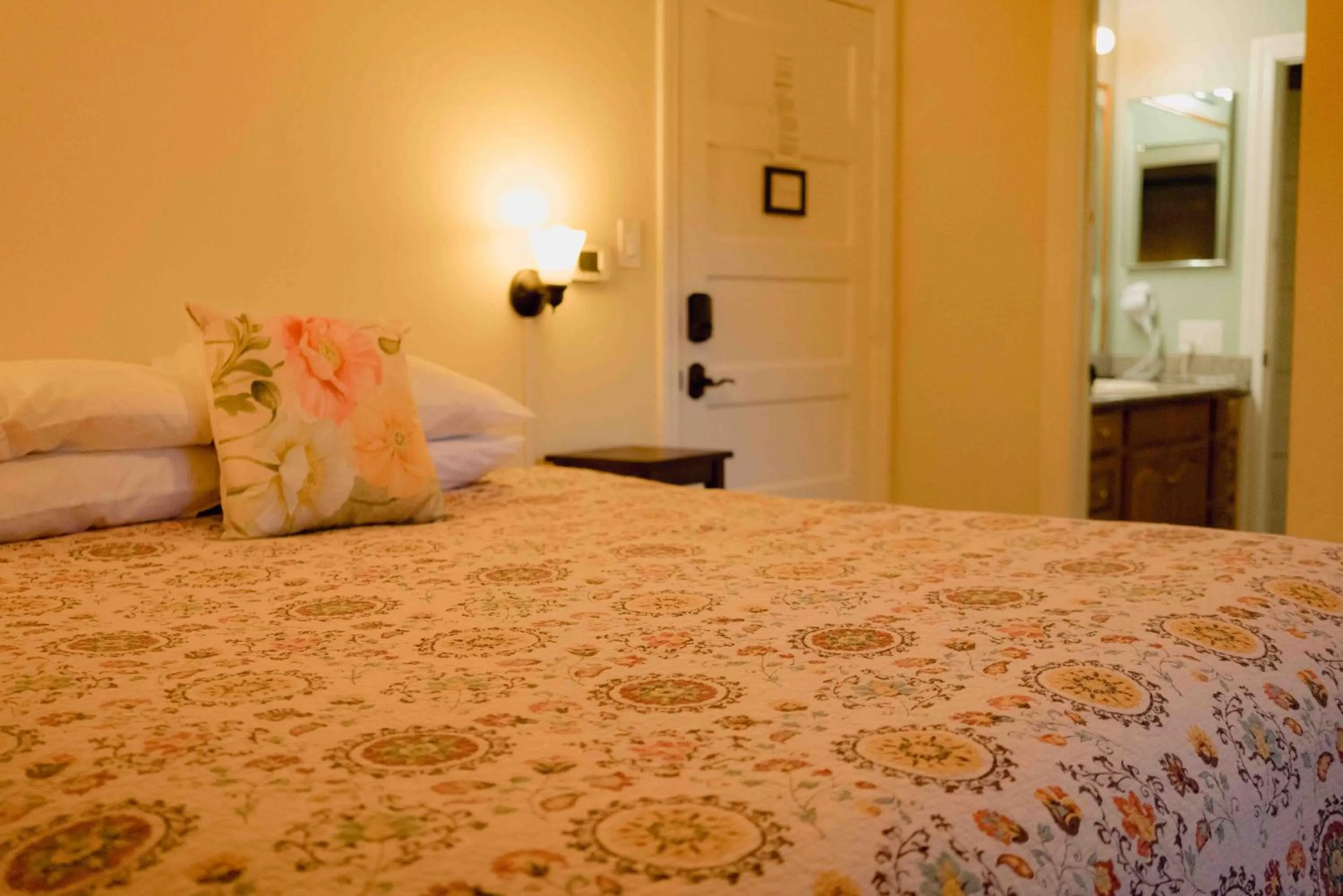 Bed in Cabernet House, an Old World Inn