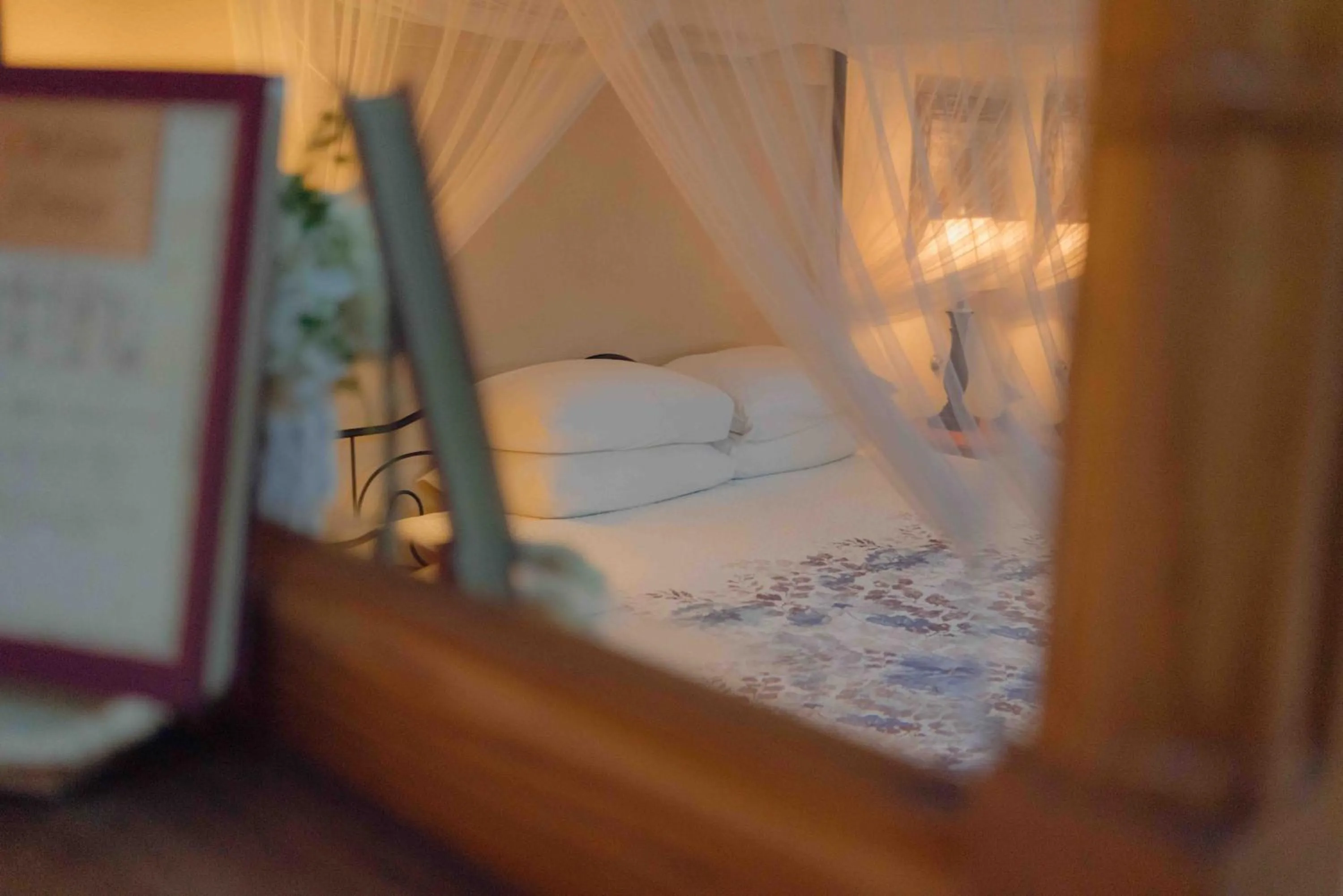 Bed in Cabernet House, an Old World Inn