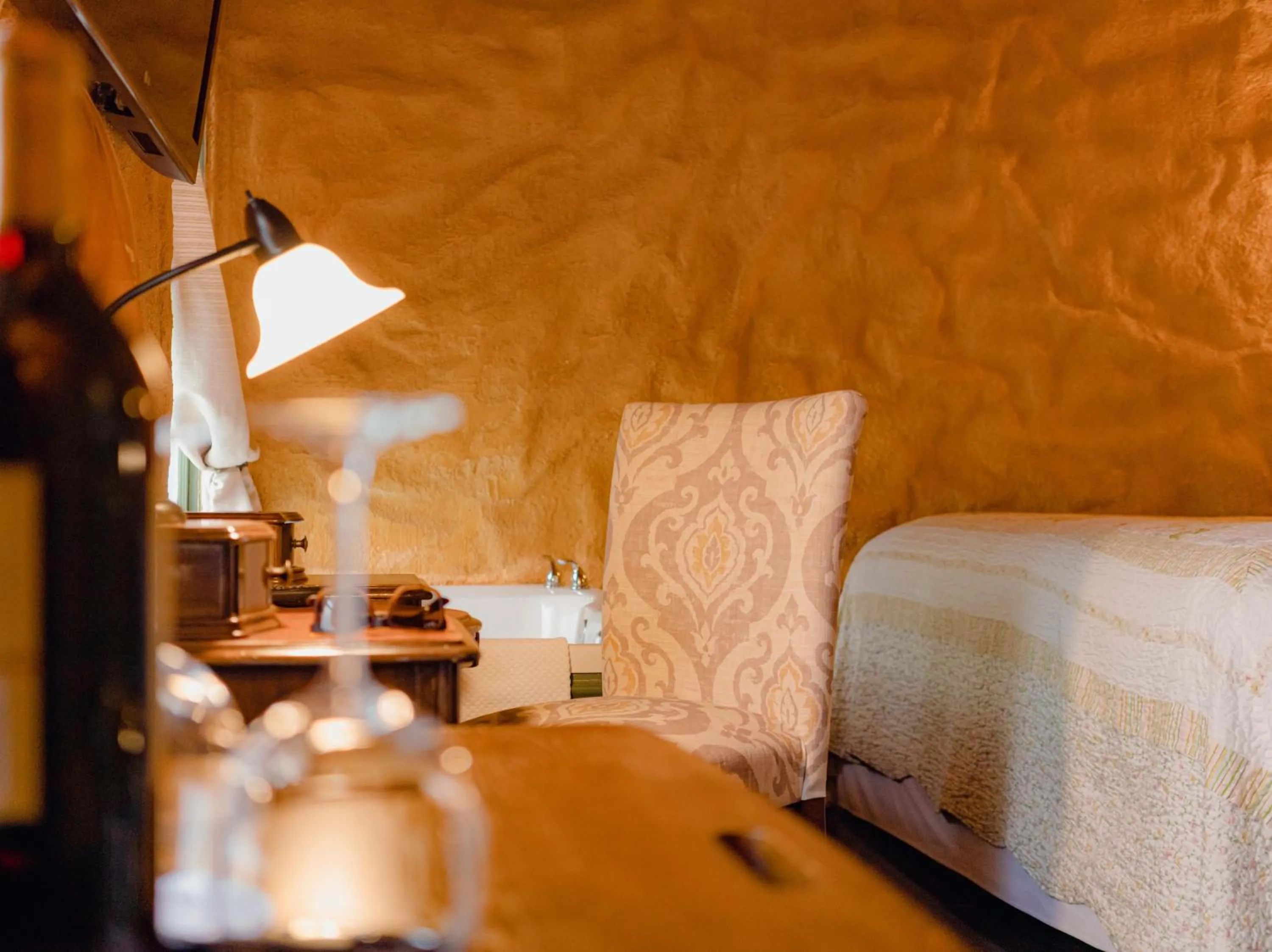 Bed in Cabernet House, an Old World Inn