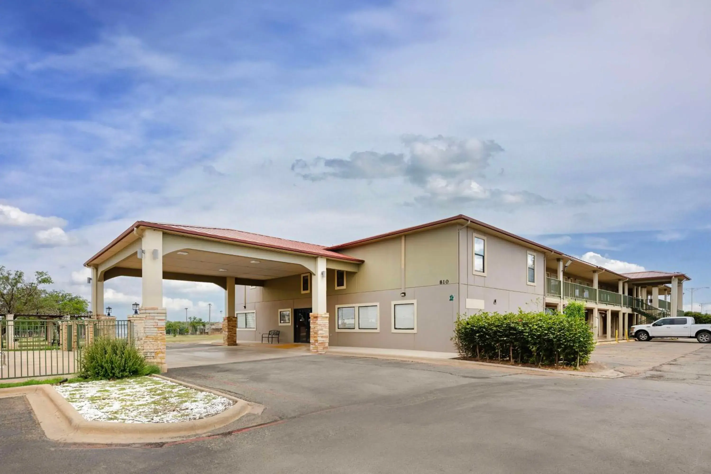 Property building in Best Western Snyder Inn Property building in Best Western Snyder Inn