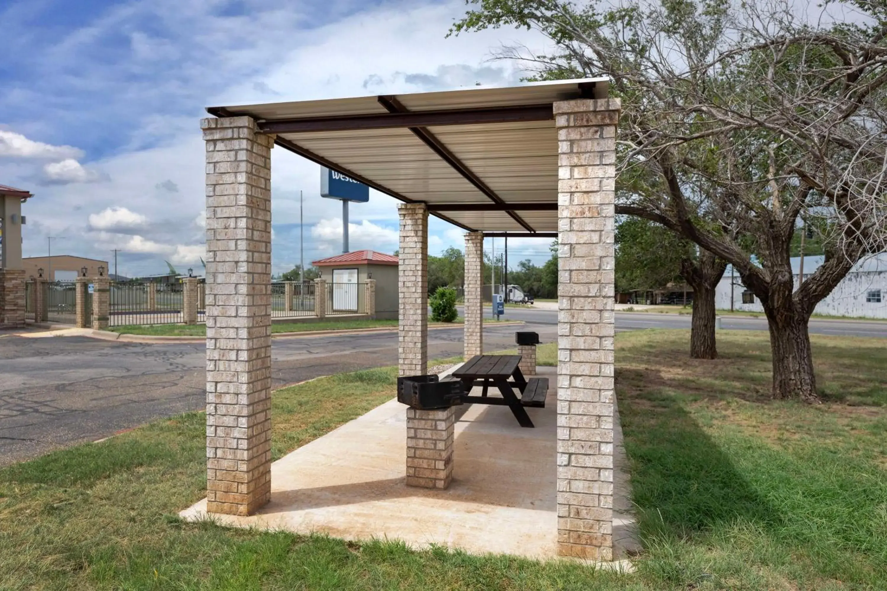 Property building in Best Western Snyder Inn Property building in Best Western Snyder Inn