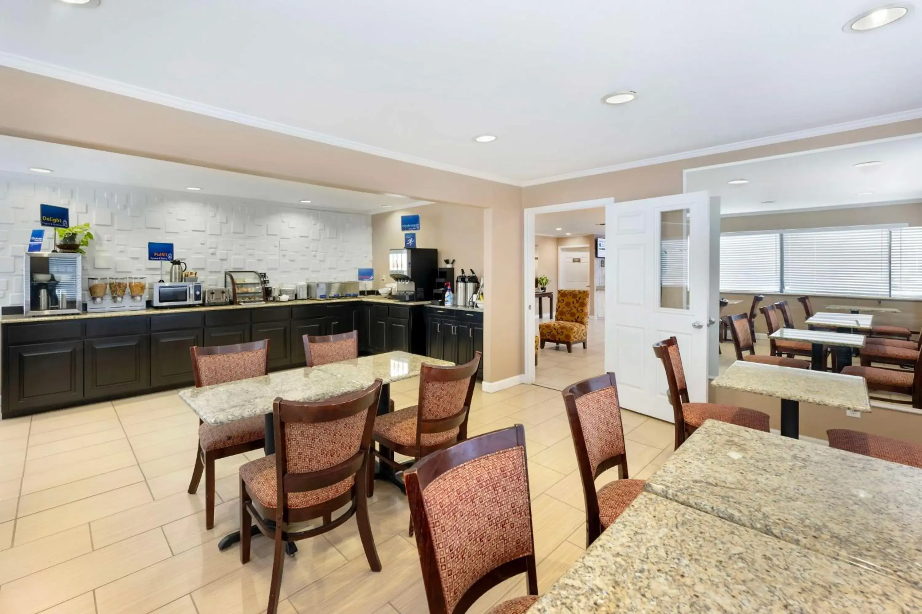 Breakfast in Best Western Snyder Inn Breakfast in Best Western Snyder Inn