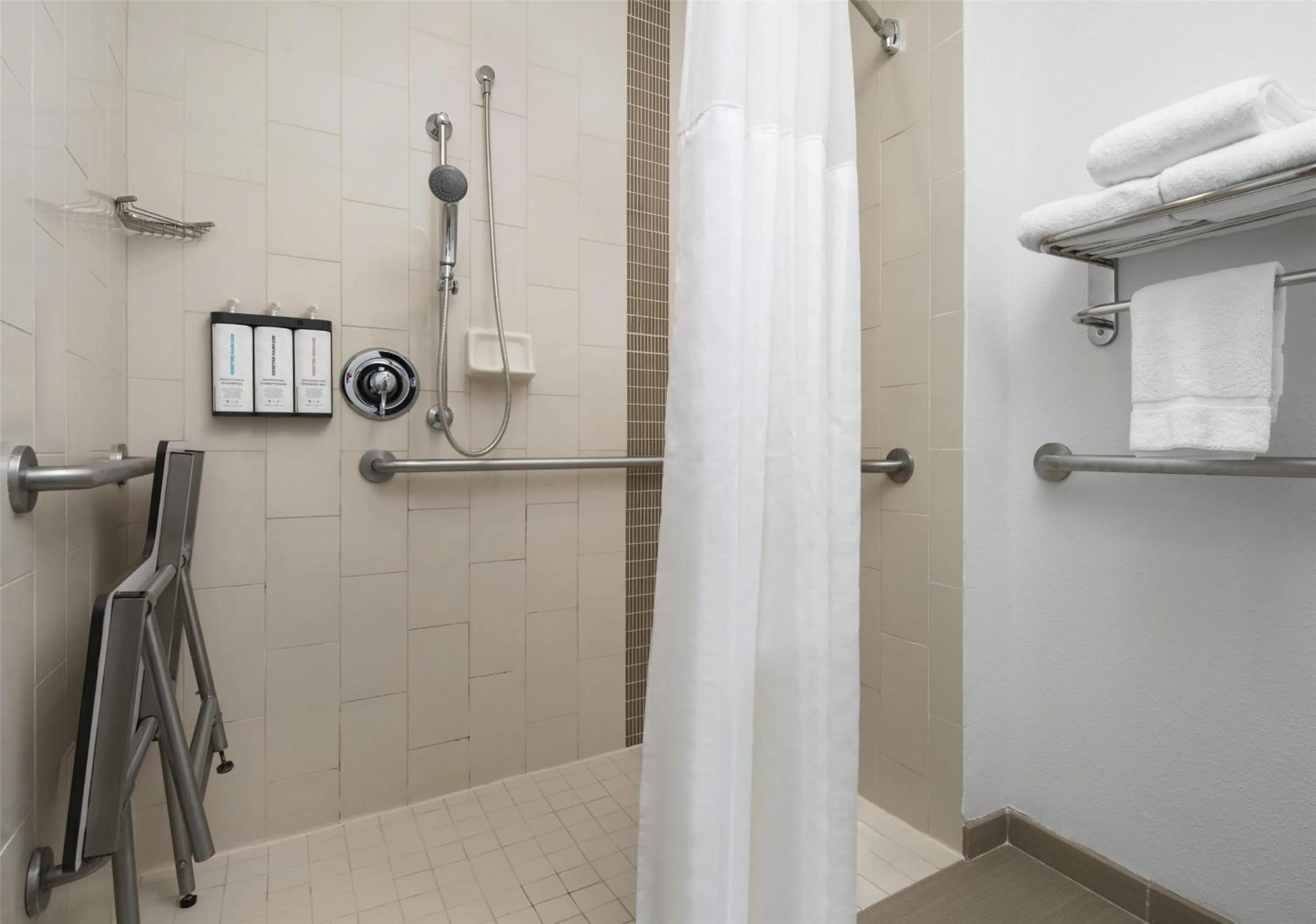 Bathroom in Hyatt Place Secaucus Meadowlands