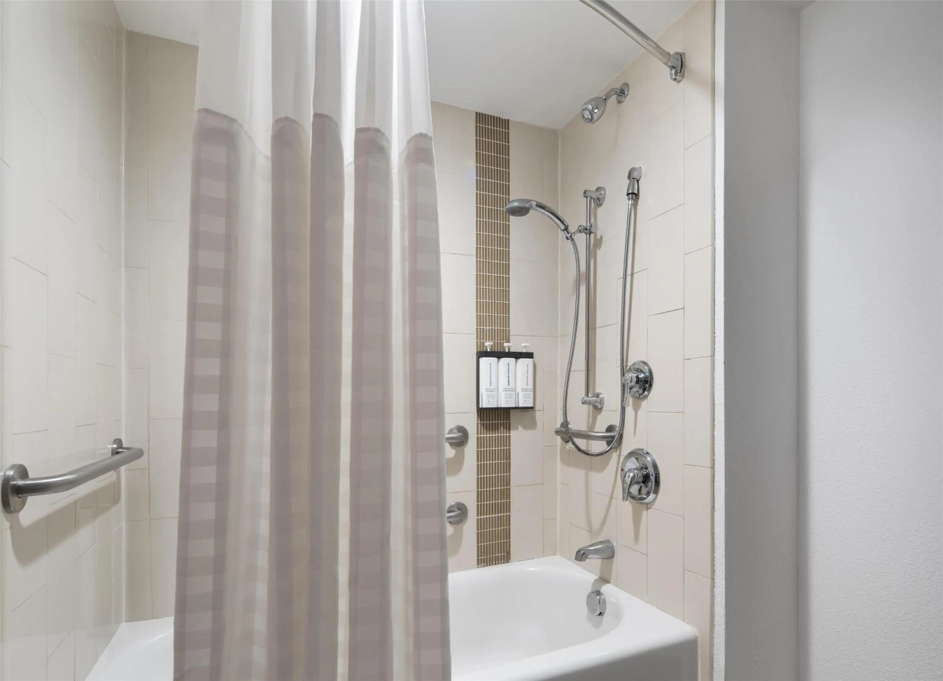 Bathroom in Hyatt Place Secaucus Meadowlands