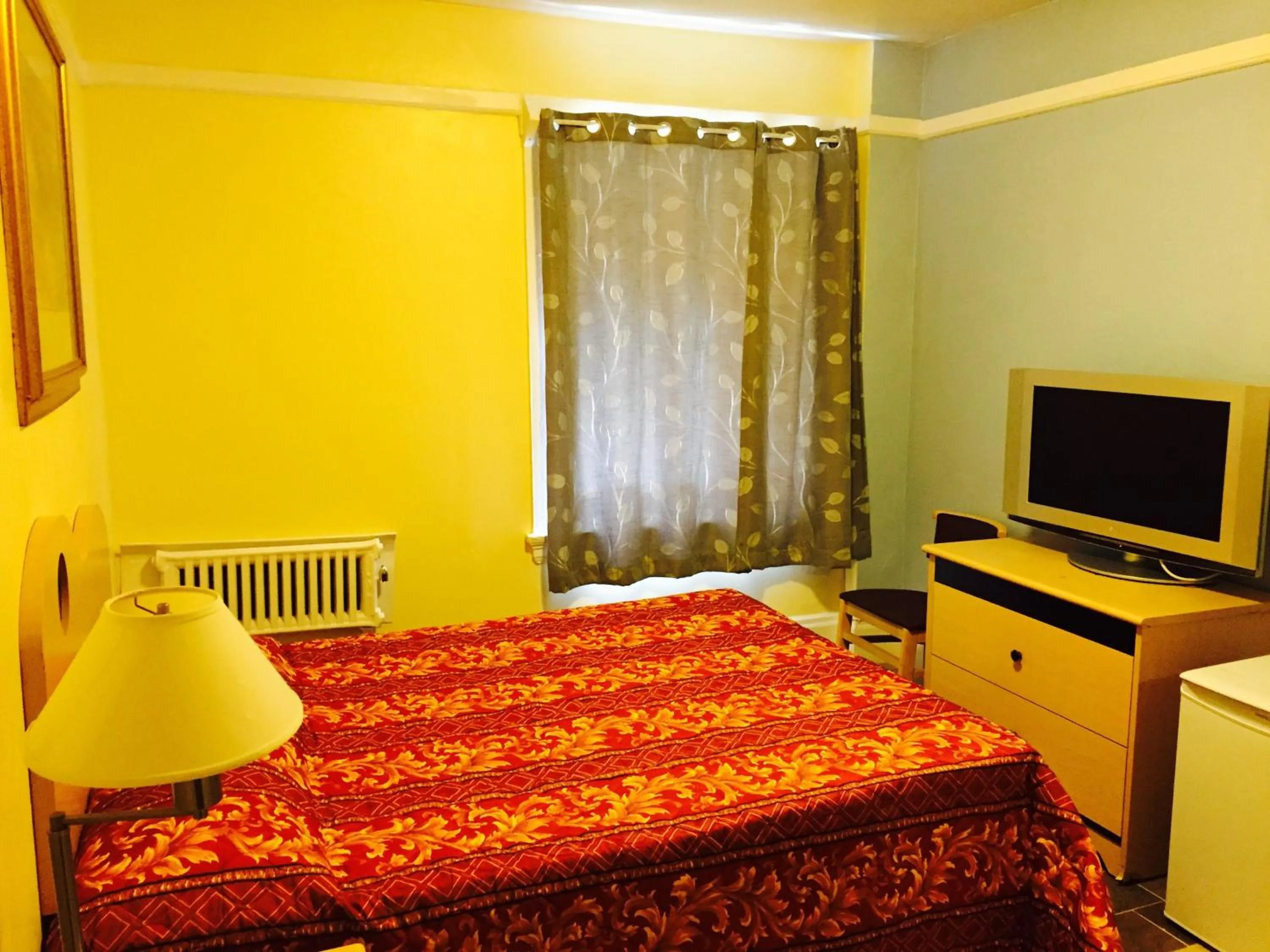 Bed in Aldrich Hotel