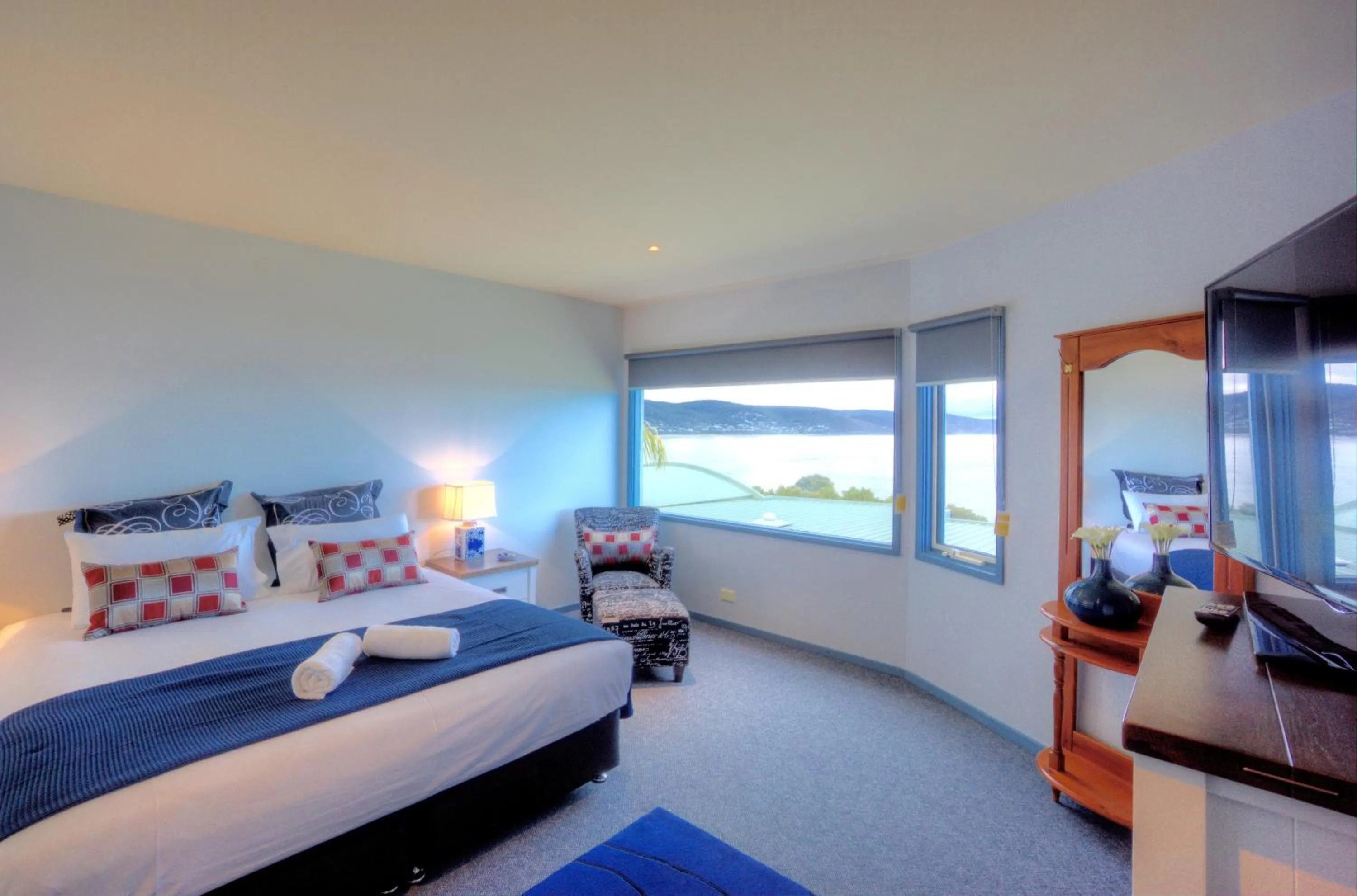 Bedroom, Bed in Pierview Apartments