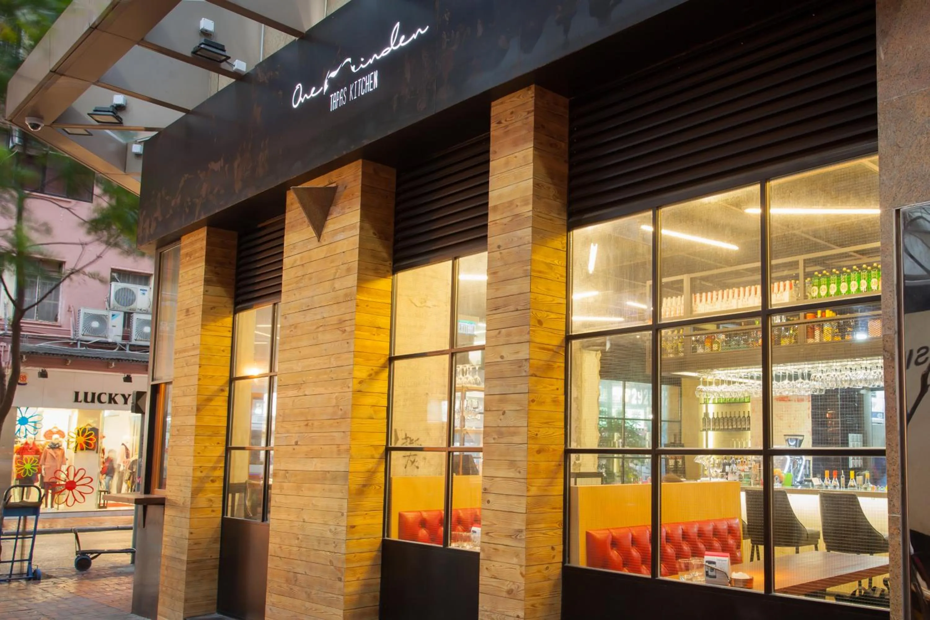 Restaurant/places to eat in Harbour Bay Hotel