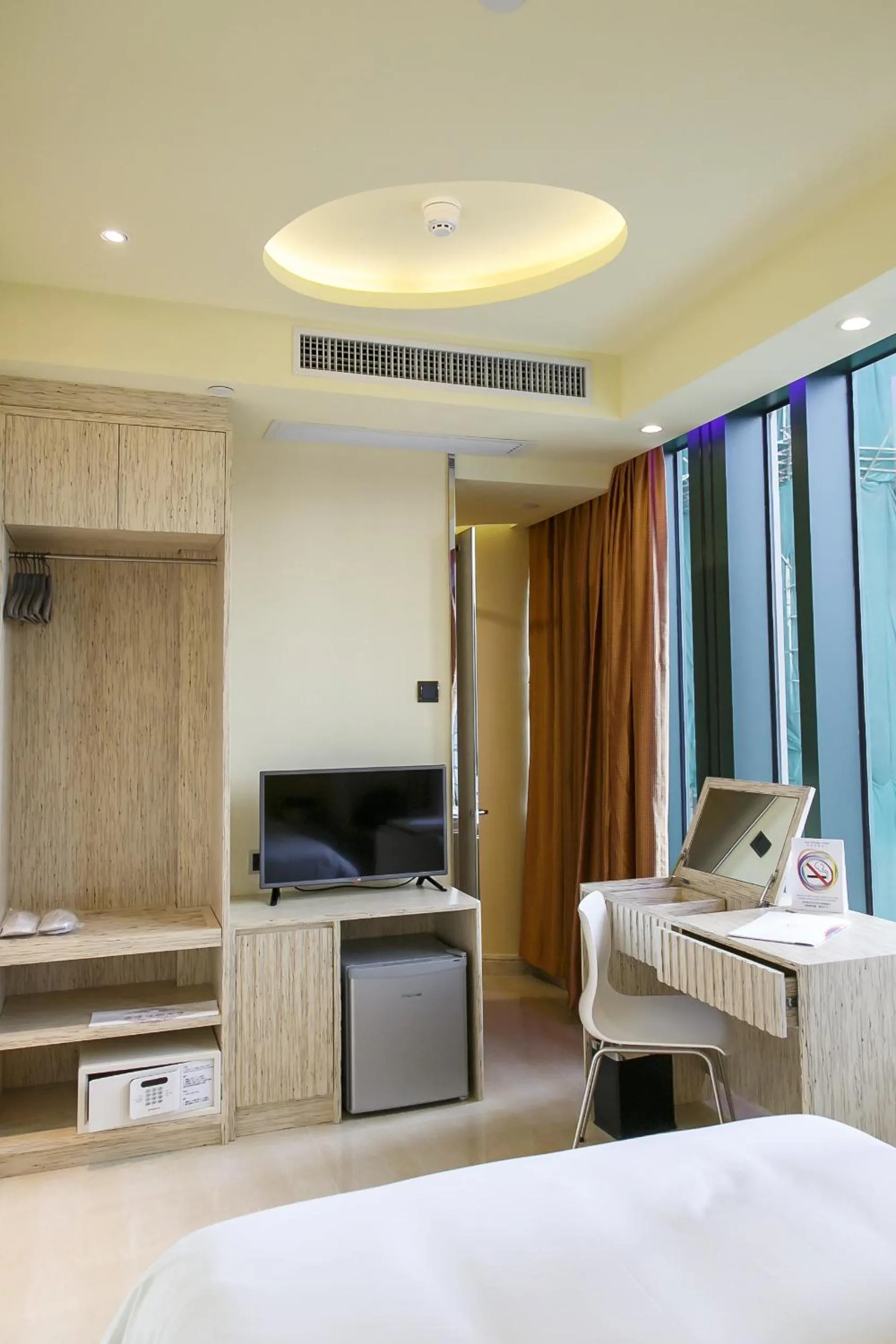 Photo of the whole room in Harbour Bay Hotel