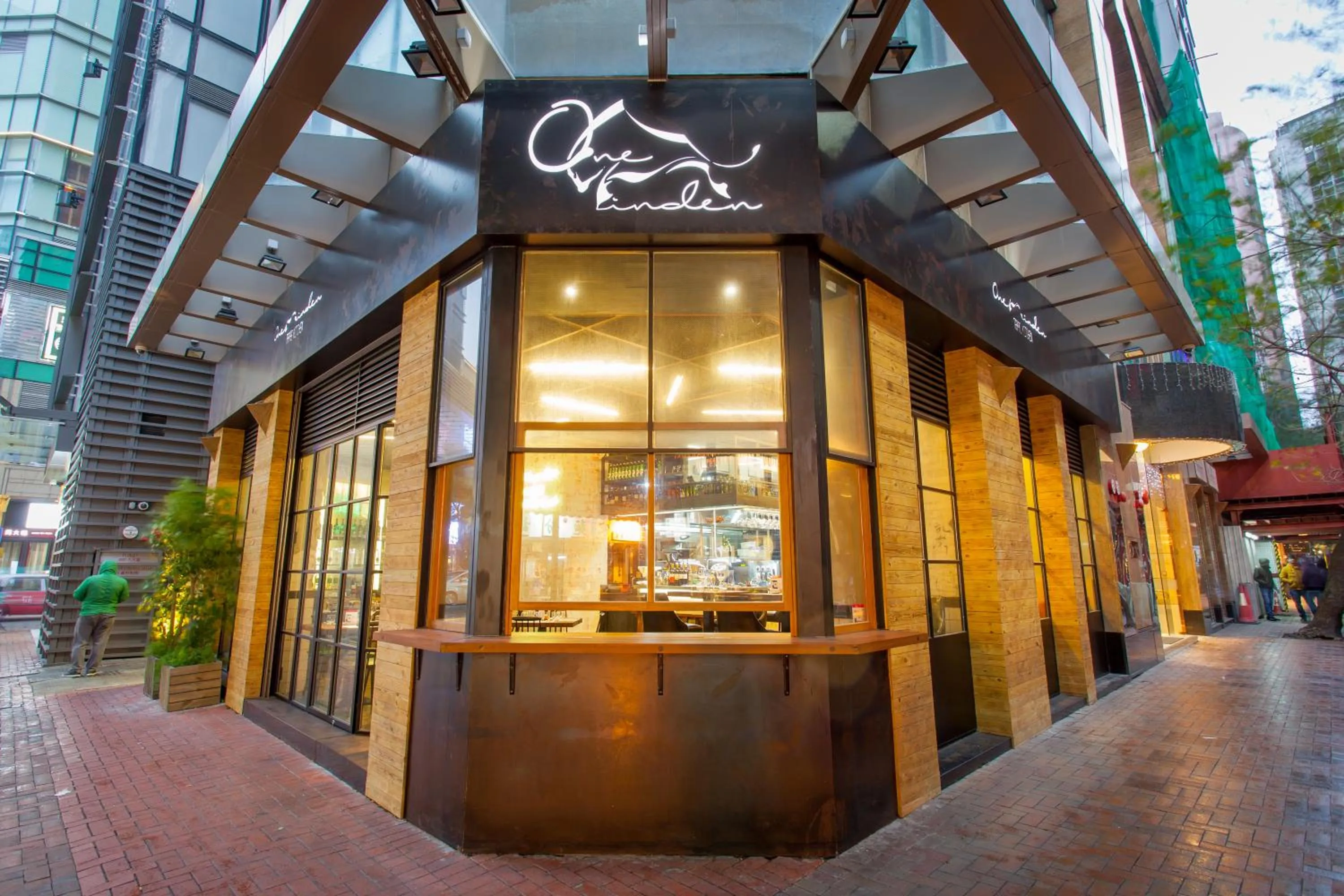 Restaurant/places to eat in Harbour Bay Hotel