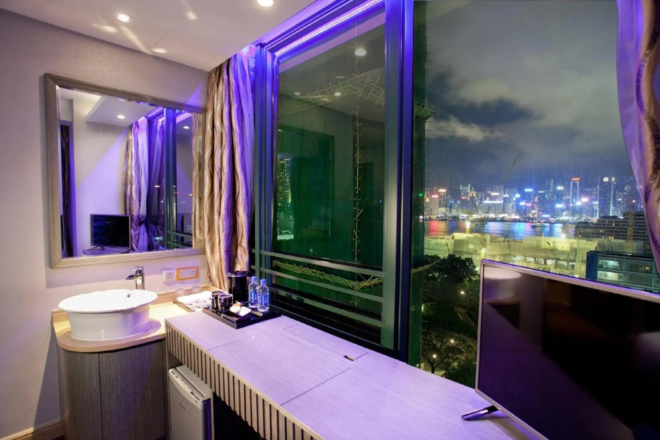 Night in Harbour Bay Hotel