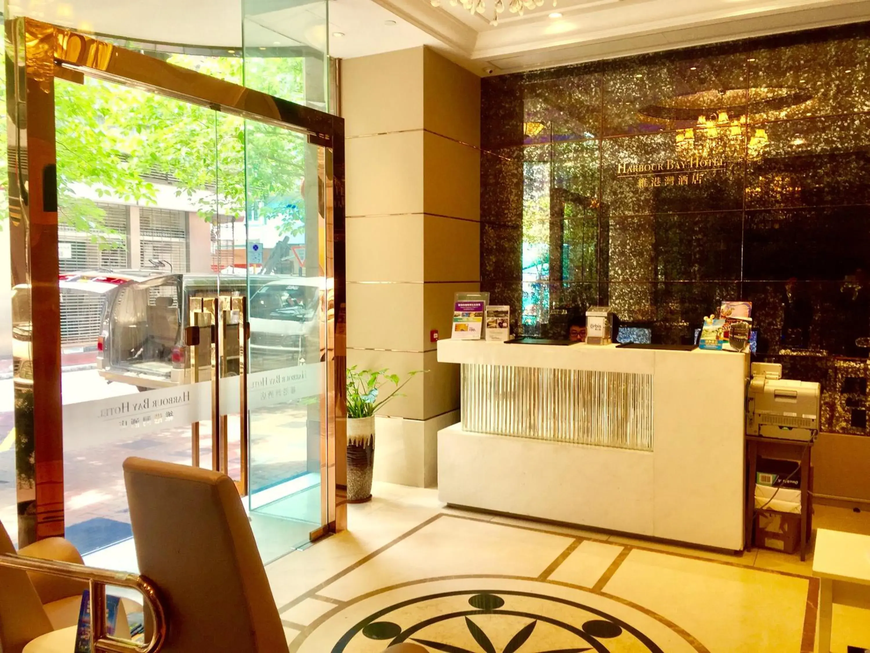 Facade/entrance in Harbour Bay Hotel Facade/entrance in Harbour Bay Hotel