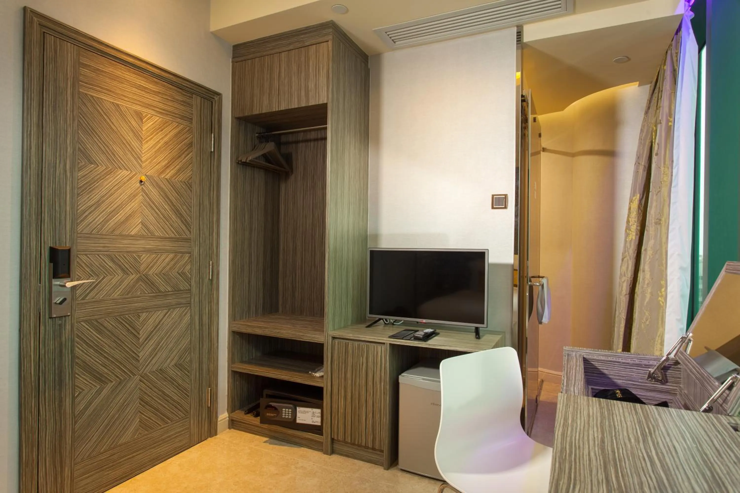 Photo of the whole room in Harbour Bay Hotel