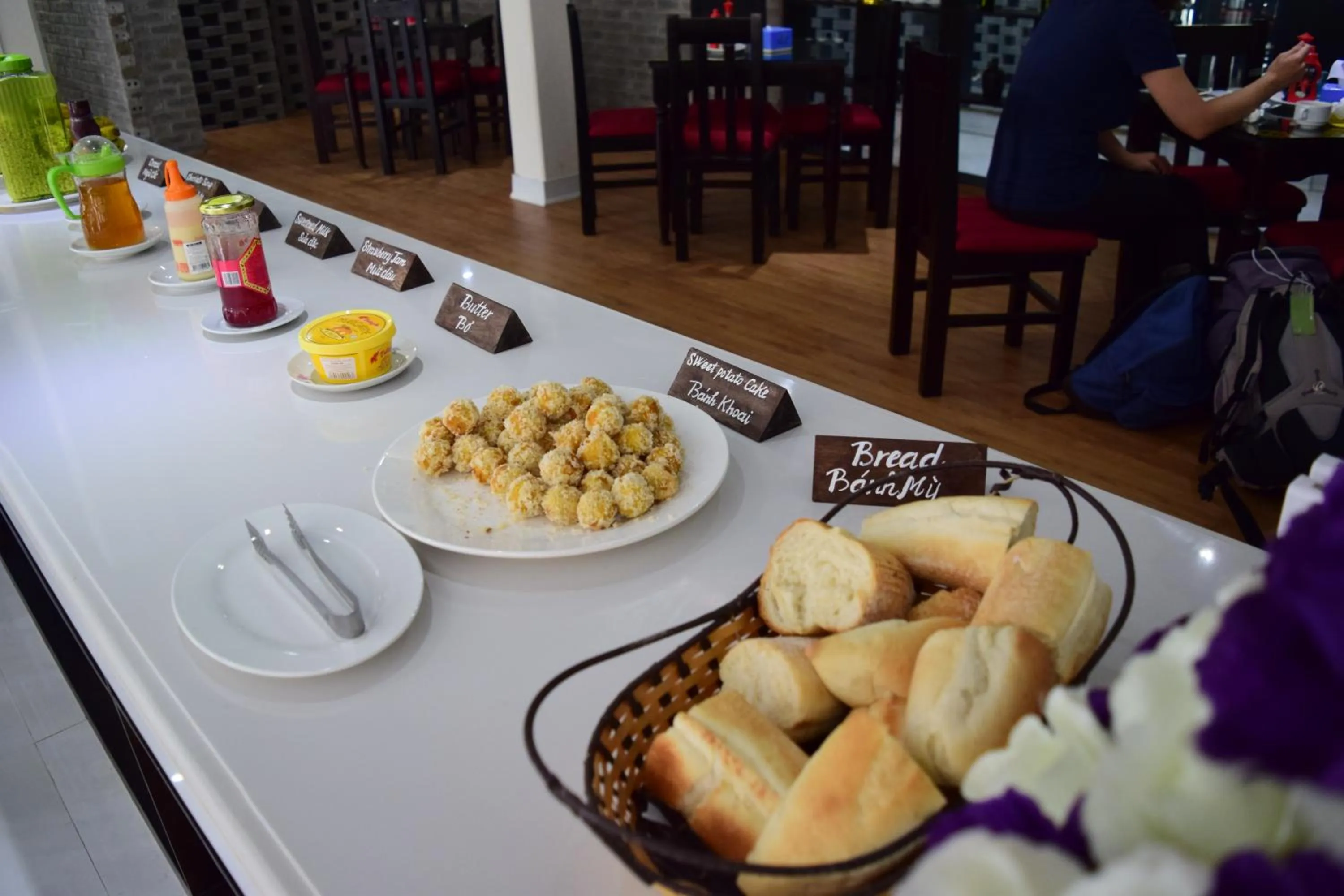 Restaurant/places to eat in Phuong Nam Hotel