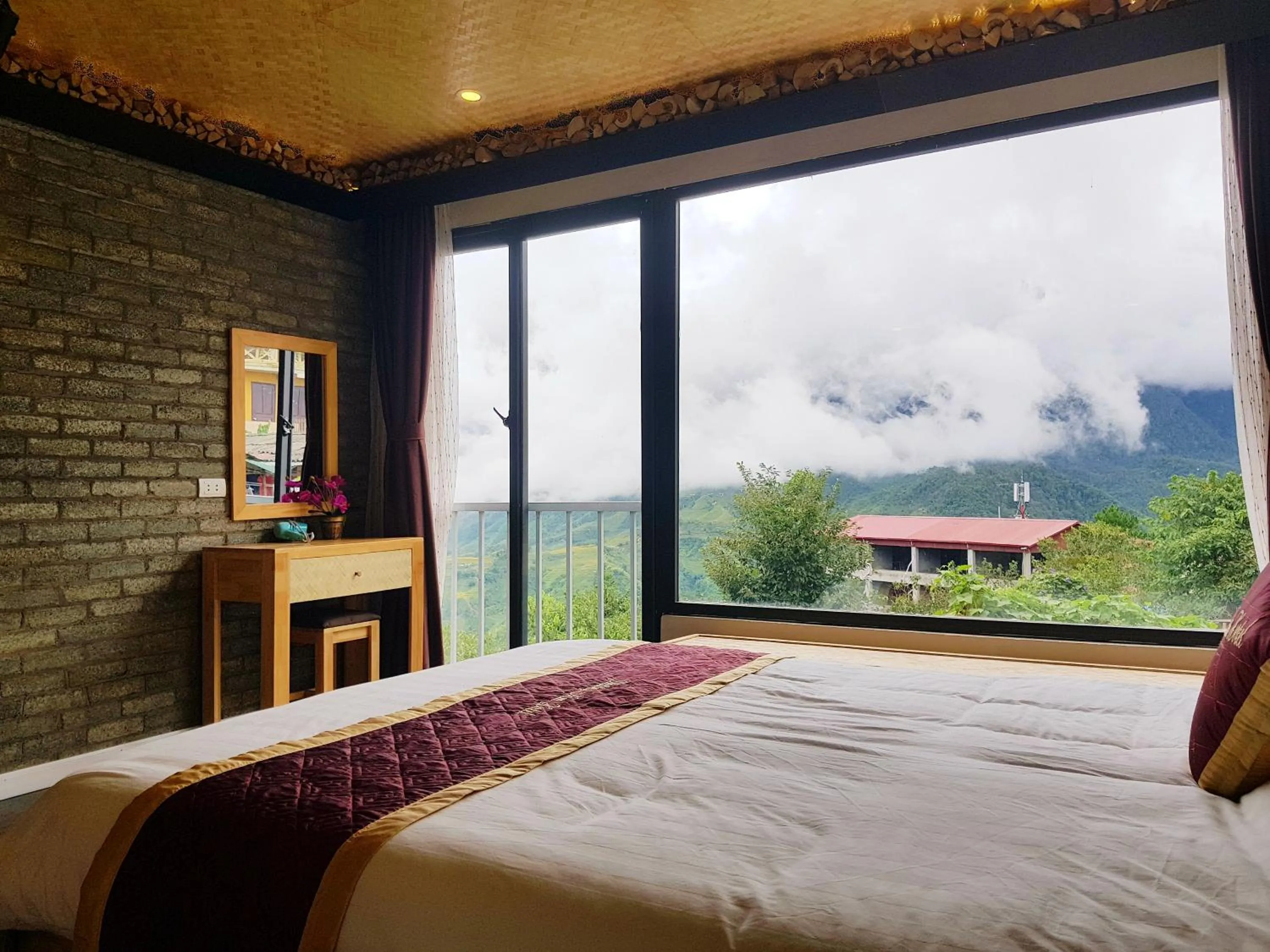 Photo of the whole room, Bed in Phuong Nam Hotel