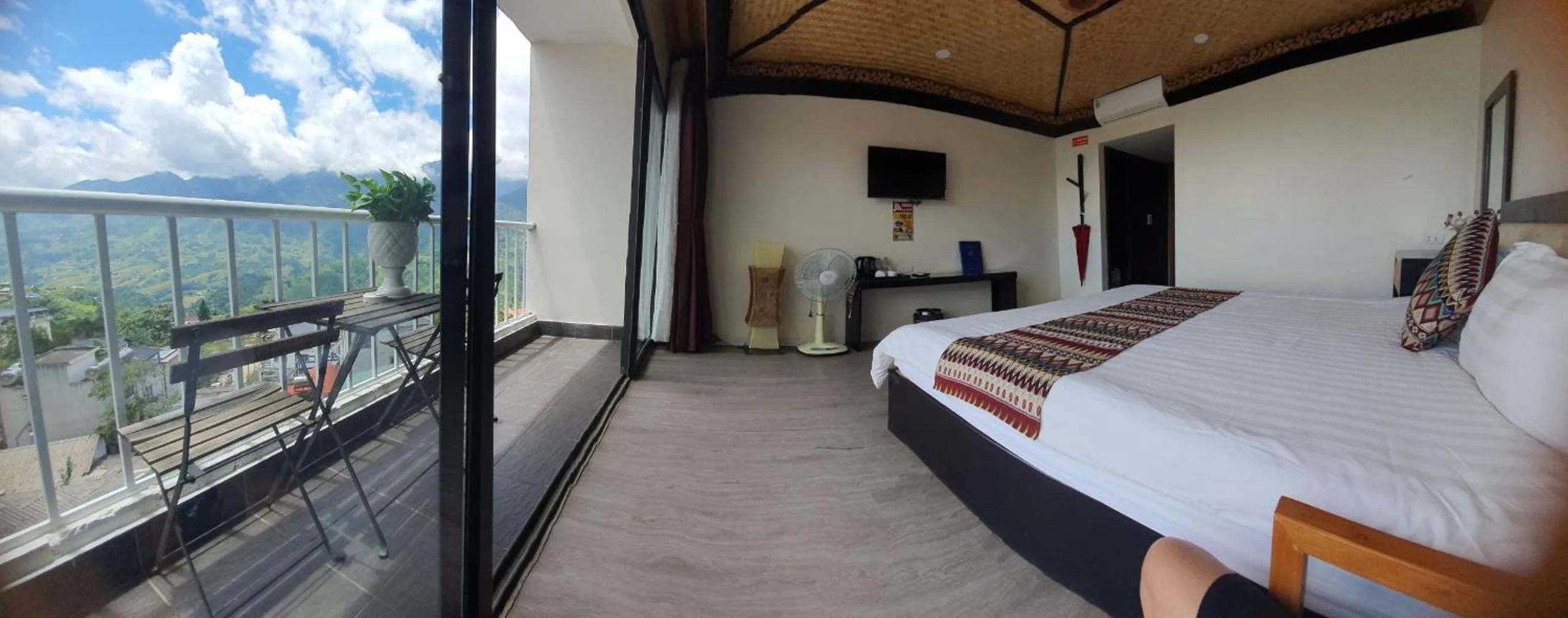 View (from property/room), Bed in Phuong Nam Hotel