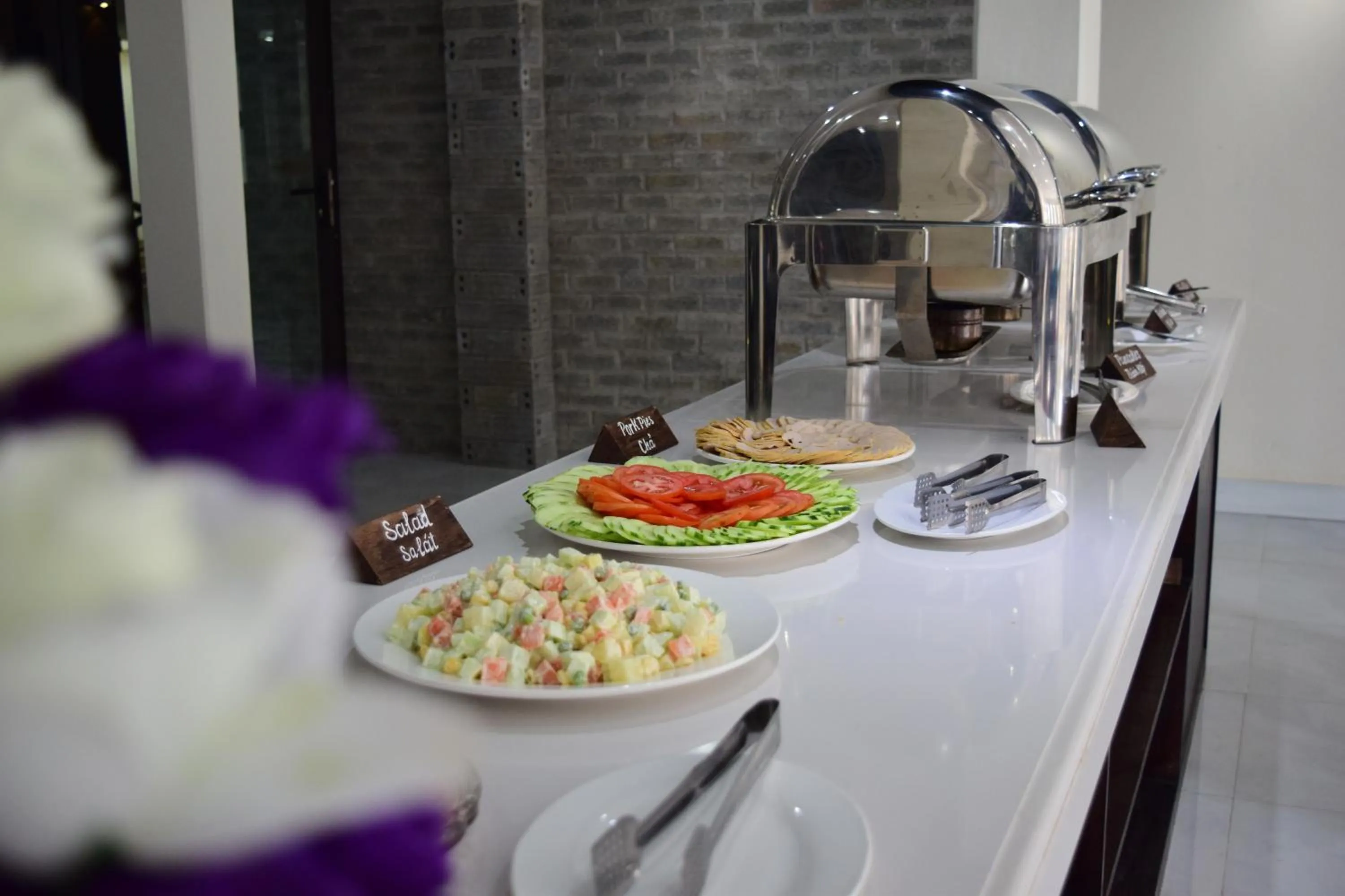 Restaurant/places to eat in Phuong Nam Hotel